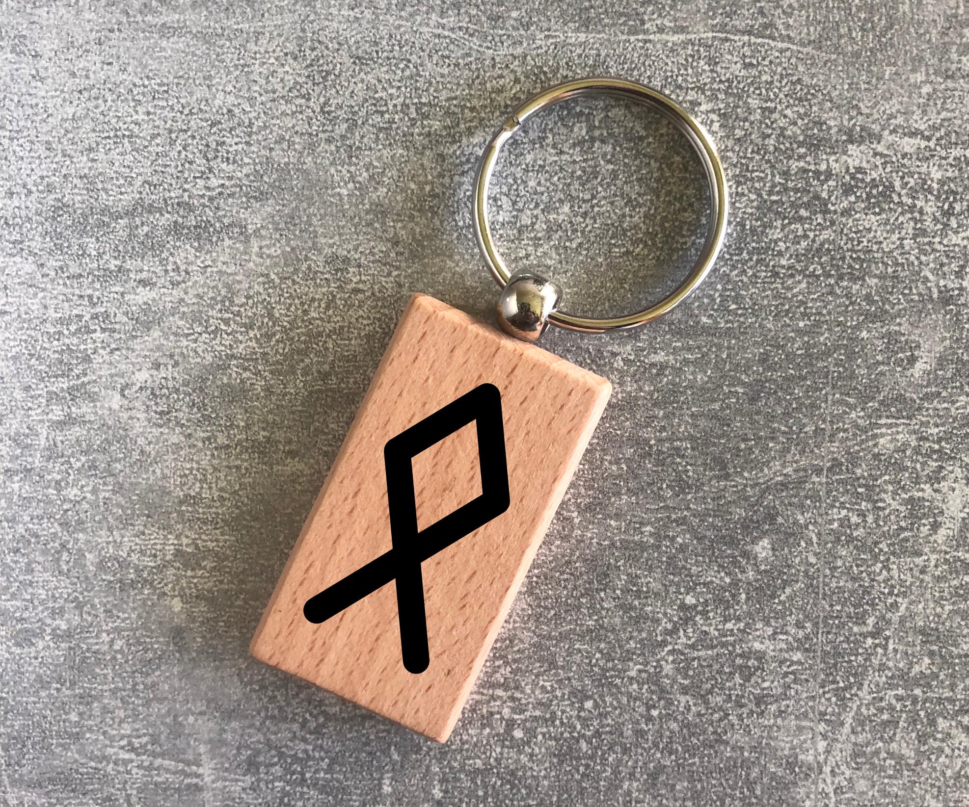 Брелок деревянный с руной Старшого футарк "Отал" (15010108024)