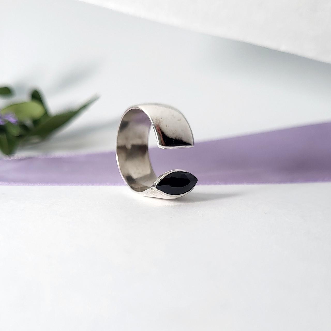 Кольцо женское Глаз с черным камнем из серебра р. 17-22 925 проба 6,20 г (13021)