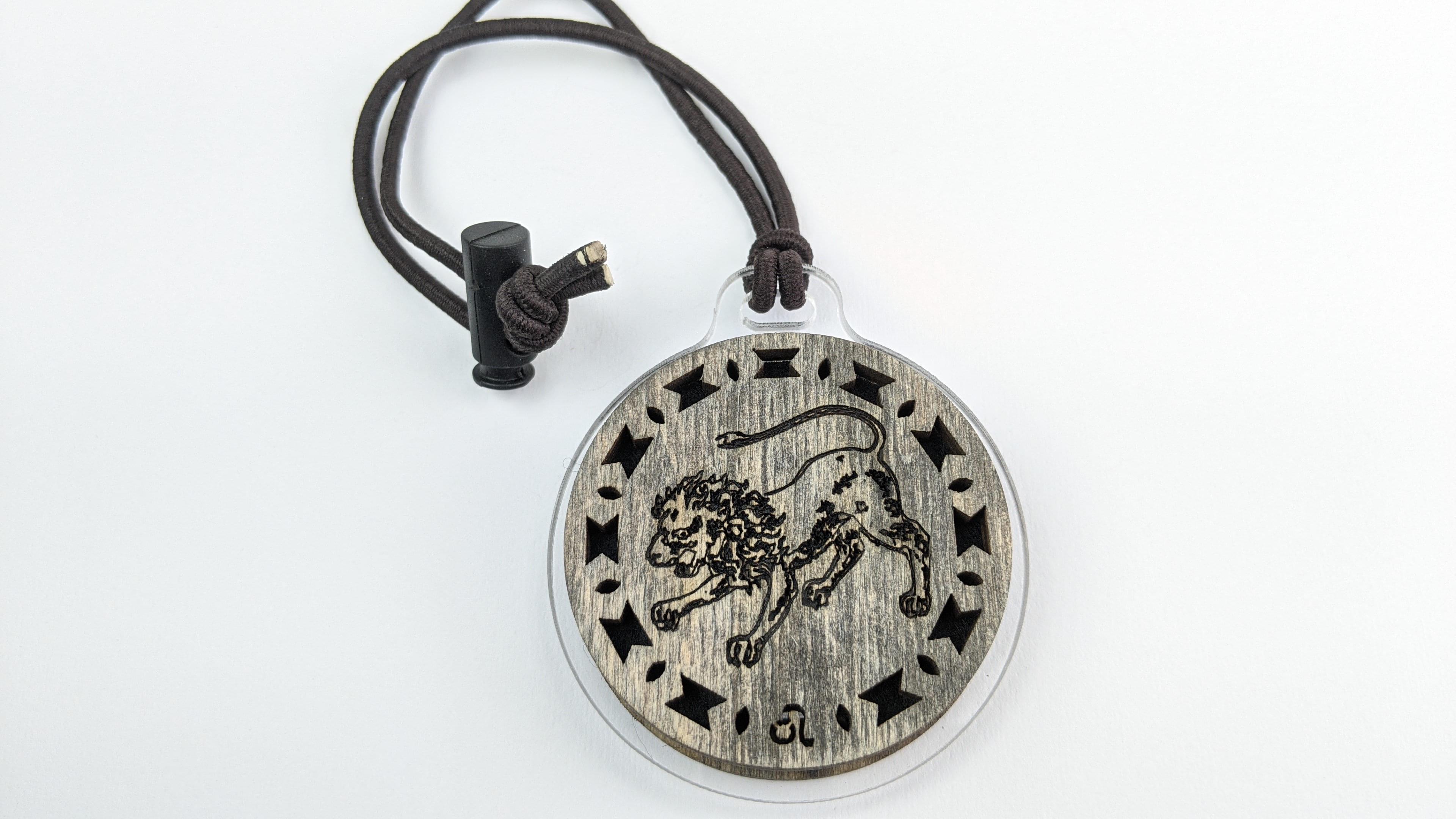 Ароматизатор в авто из натурального дерева Лев/Vanilla (7443729)