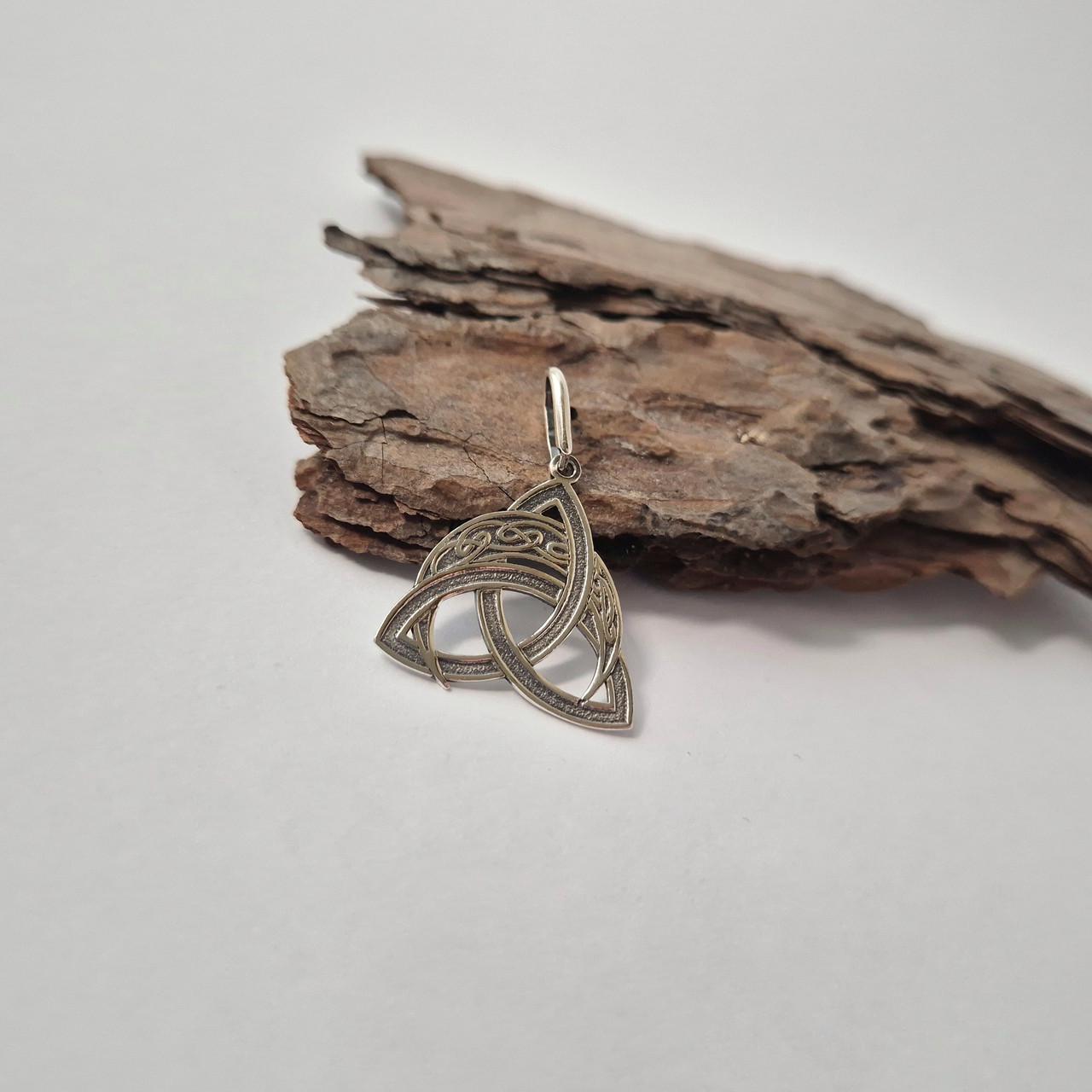 Подвеска оберег амулет трикветр с лунницей черненное серебро 925 пробы 1,30 г (89067ч)