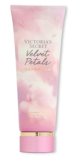Лосьон для тела парфюмированный Victoria's Secret Velvet Petals Daydream Body Lotion 236 мл Лосьон для тела парфюмированный Victoria's Secret Velvet Petals Daydream Body Lotion 236 мл