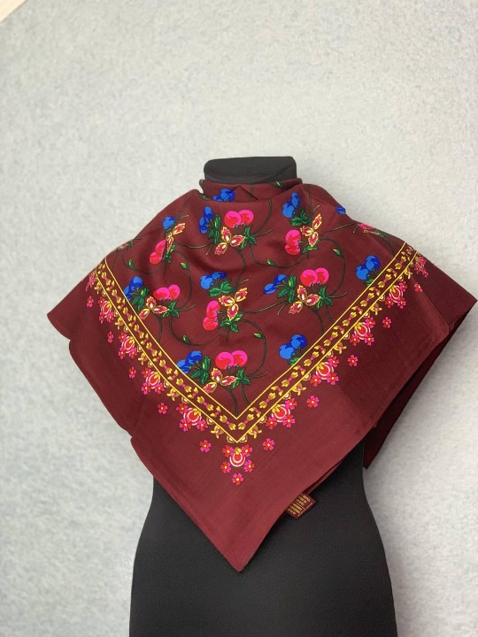Платок шерстяной Ожерелье из цветов и ягод 80x80 см Бордовый (29439528)