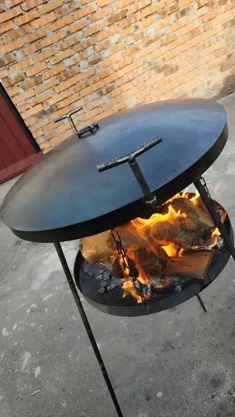 Набір сковорода з диска борони 40 см на високих ніжках з підвіскою для вогню кришкою та чохлом - фото 5