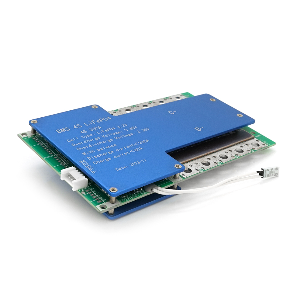 Плата BMS Changfa LiFePO4 14,6V 4S 200A с контролем температуры для электромобиля (33909) Плата BMS Changfa LiFePO4 14,6V 4S 200A с контролем температуры для электромобиля (33909)