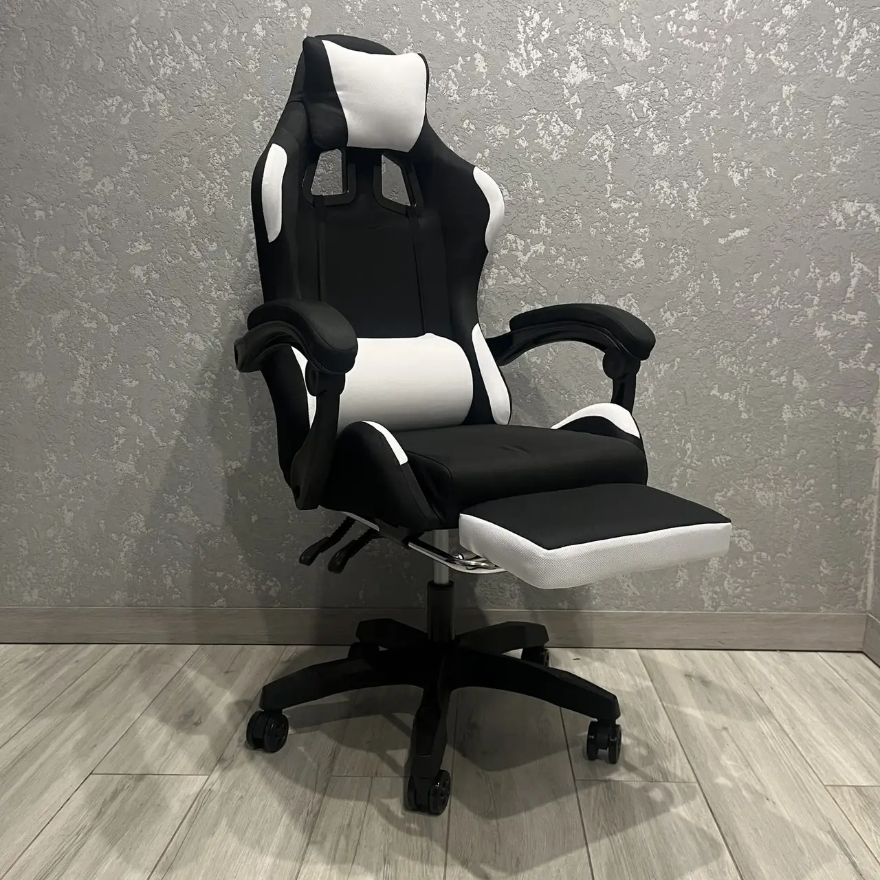 Кресло игровое PRESTIGE M11 Черный/Белый Кресло игровое PRESTIGE M11 Черный/Белый