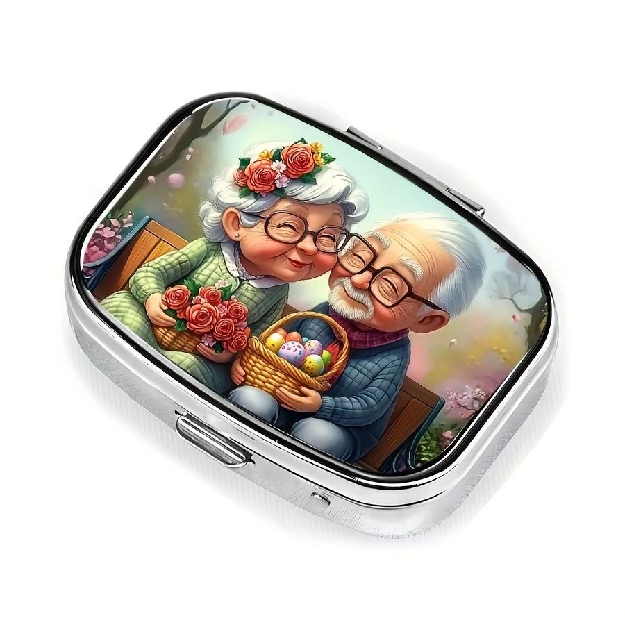 Таблетница Пожилая пара металлическая на два отделения 5,5х4х1,5 см Разноцветный (D-0104) - фото 7 Таблетница Пожилая пара металлическая на два отделения 5,5х4х1,5 см Разноцветный (D-0104) - фото 7