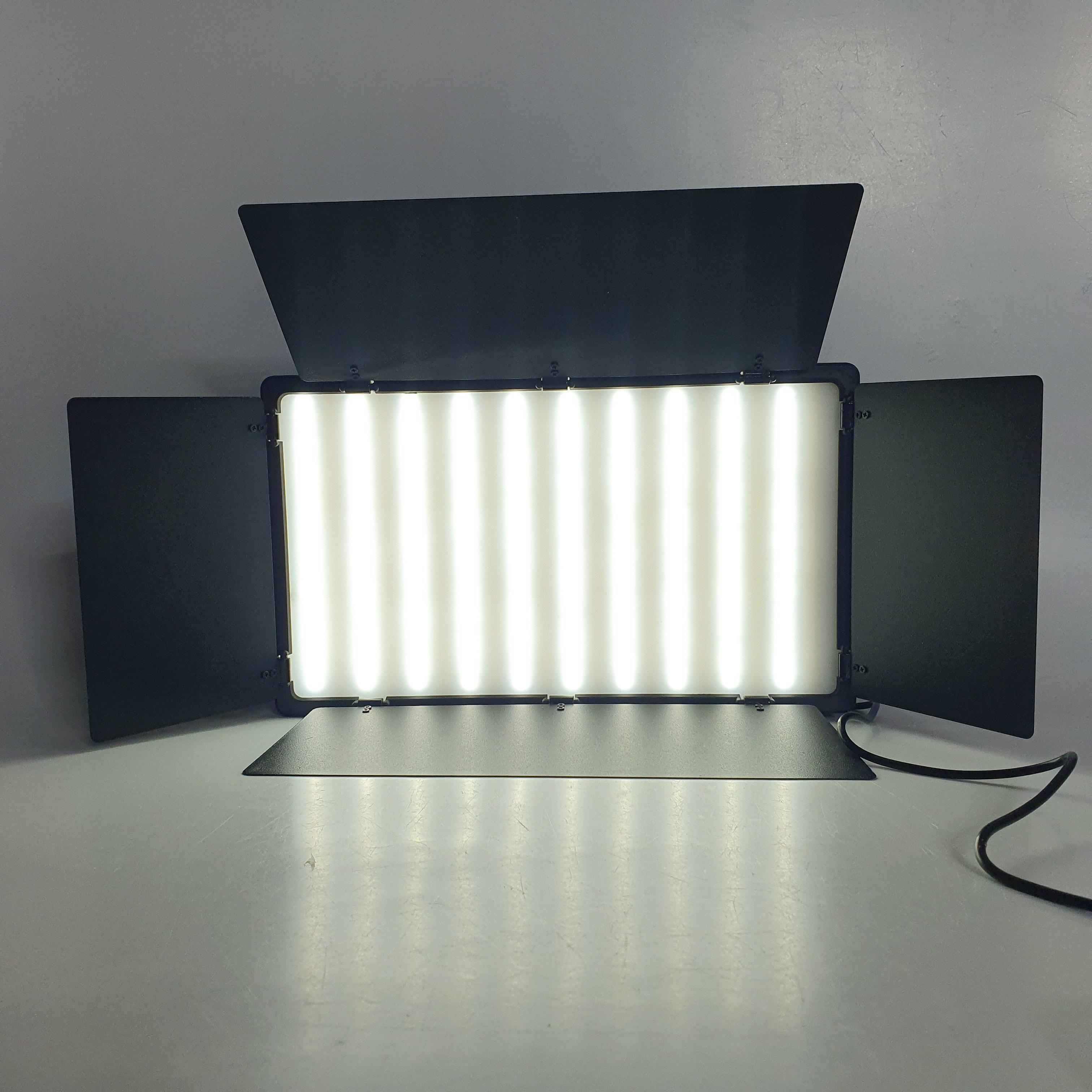 Лампа прожектор профессиональная светодиодная RGB 800 LED для фото и видеоосвещения (U-800)