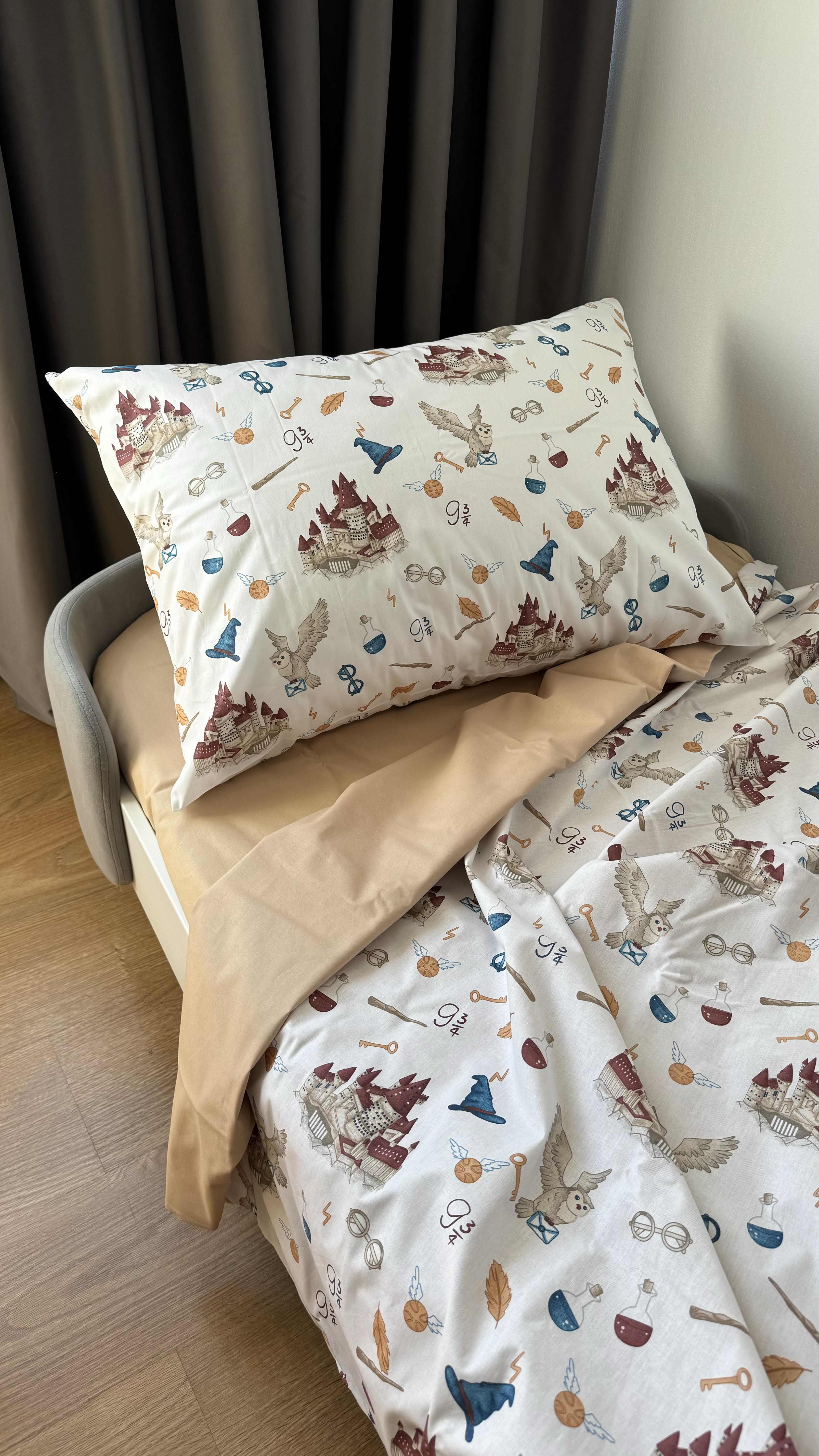 Комплект постільної білизни TAYA Хогвартс півтораспальний Бежевий (109) Комплект постільної білизни TAYA Хогвартс півтораспальний Бежевий (109)