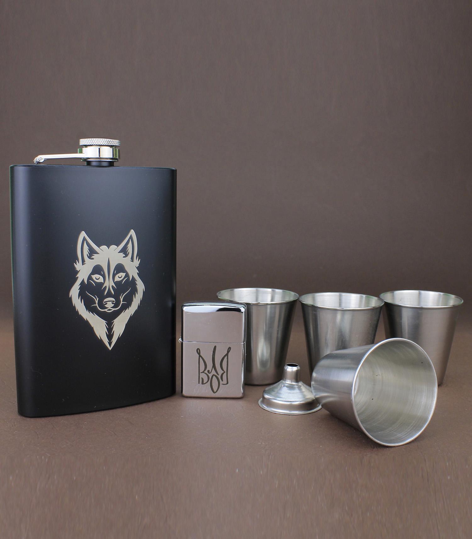 Набір фляги з гравіюванням Волк з лійкою/запальничкою/стопками (21-0041)