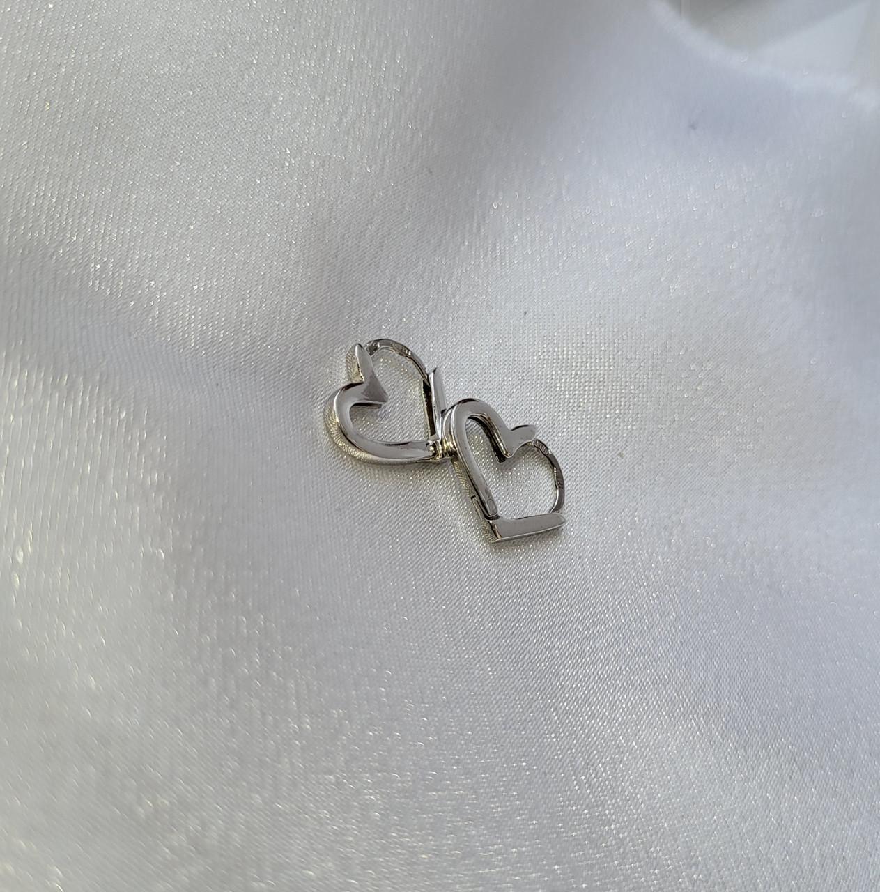 Серебряные серьги пара Сердце без камней 925 покрыто родием 1,80 г (5266р)