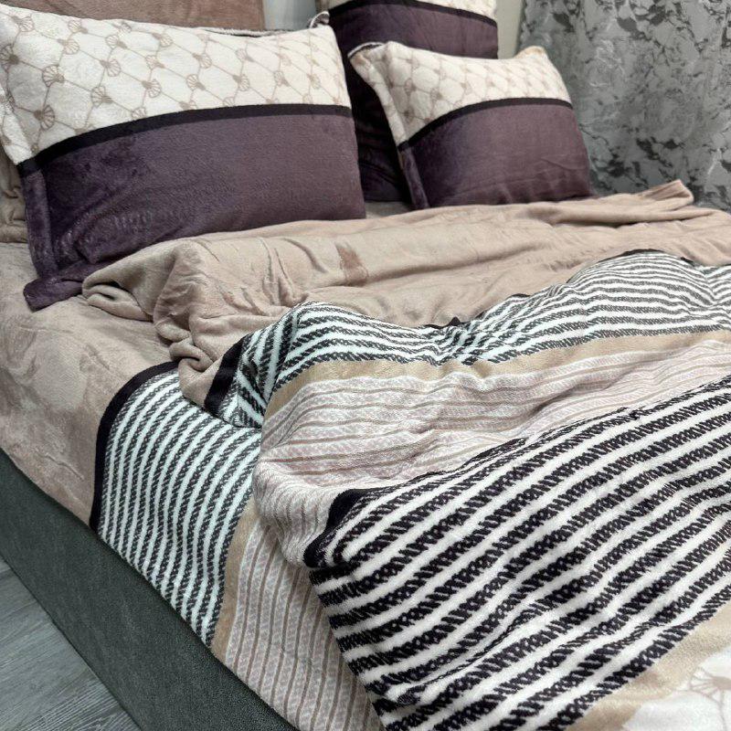 Комплект постельного белья велюровый с рисунком с 4 наволочками евро 200x230 см Фиолетово-кофейный (29225208) - фото 7 Комплект постельного белья велюровый с рисунком с 4 наволочками евро 200x230 см Фиолетово-кофейный (29225208) - фото 7