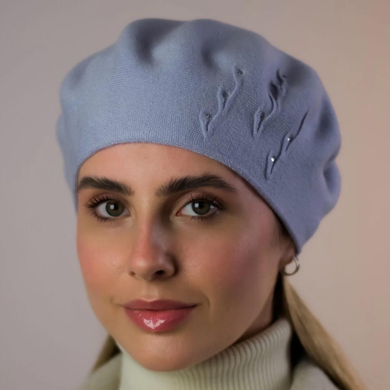 Берет женский вискозный двойной Novita Флорин с узором сбоку и стразами Голубой