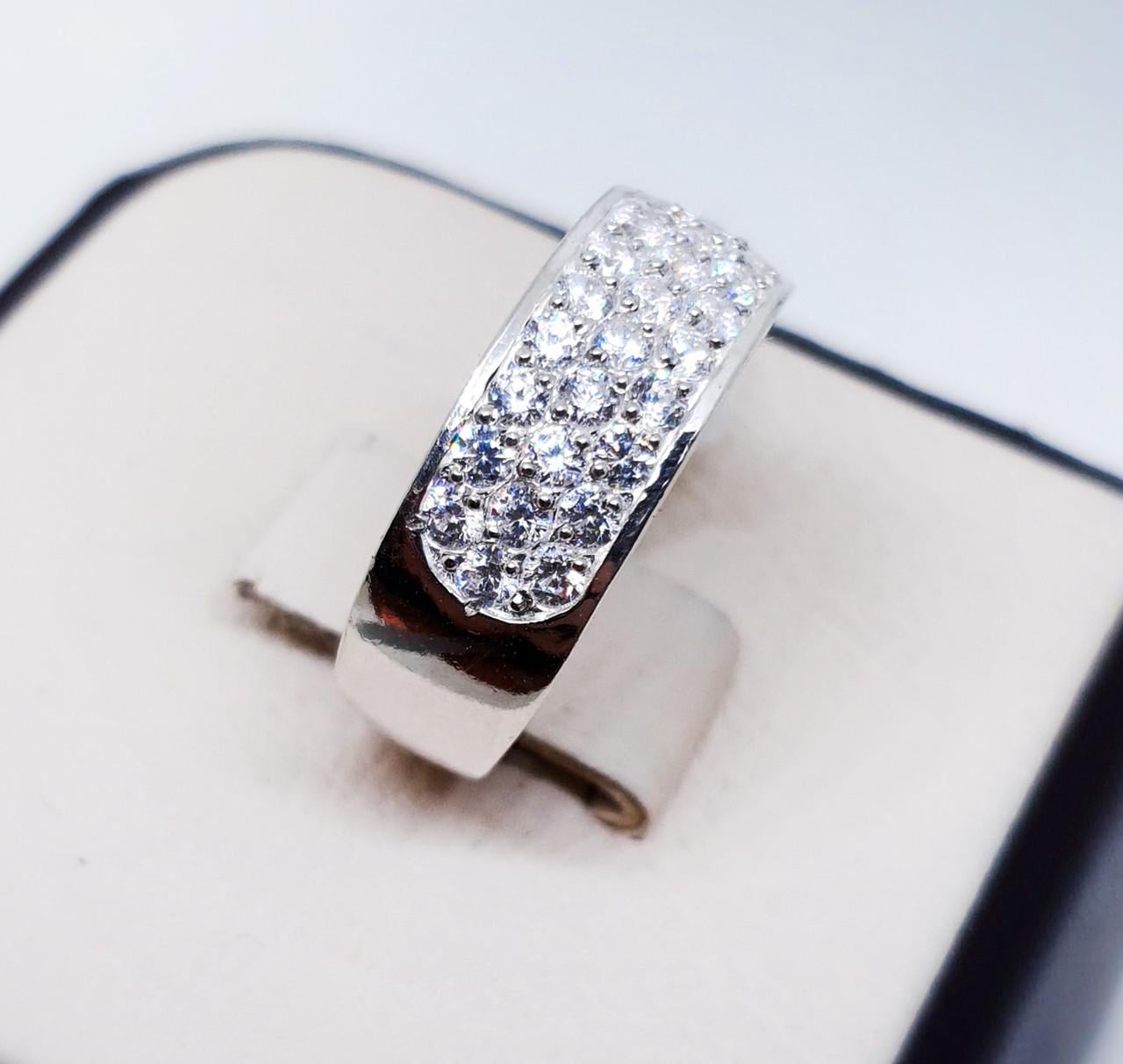 Кольцо серебряное с кубическим цирконием р. 18,5 3,57 г (1504146761)