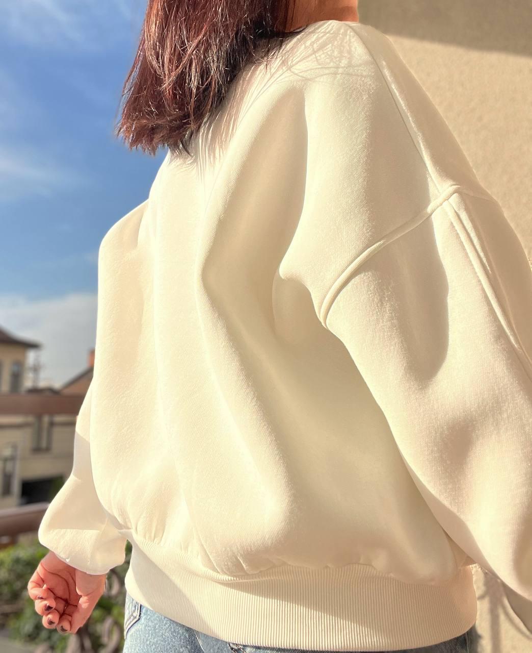 Свитшот женский OLIVIA 2479 широкий утепленный вышивка OS Белый (1130) - фото 6