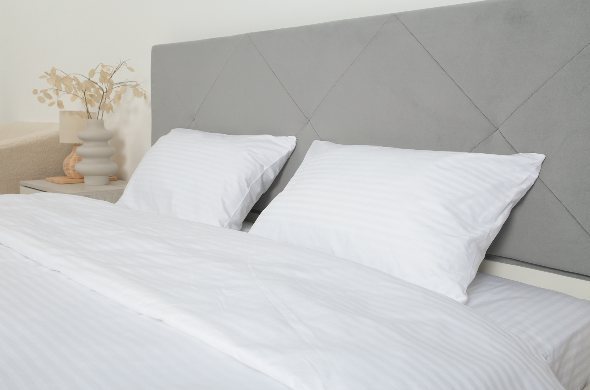 Комплект постельного белья семейный Amore beige0507 страйп-сатин Бежевый (KPB-As-ST220(1x1)-white0001(70х70)_) - фото 4 Комплект постельного белья семейный Amore beige0507 страйп-сатин Бежевый (KPB-As-ST220(1x1)-white0001(70х70)_) - фото 4