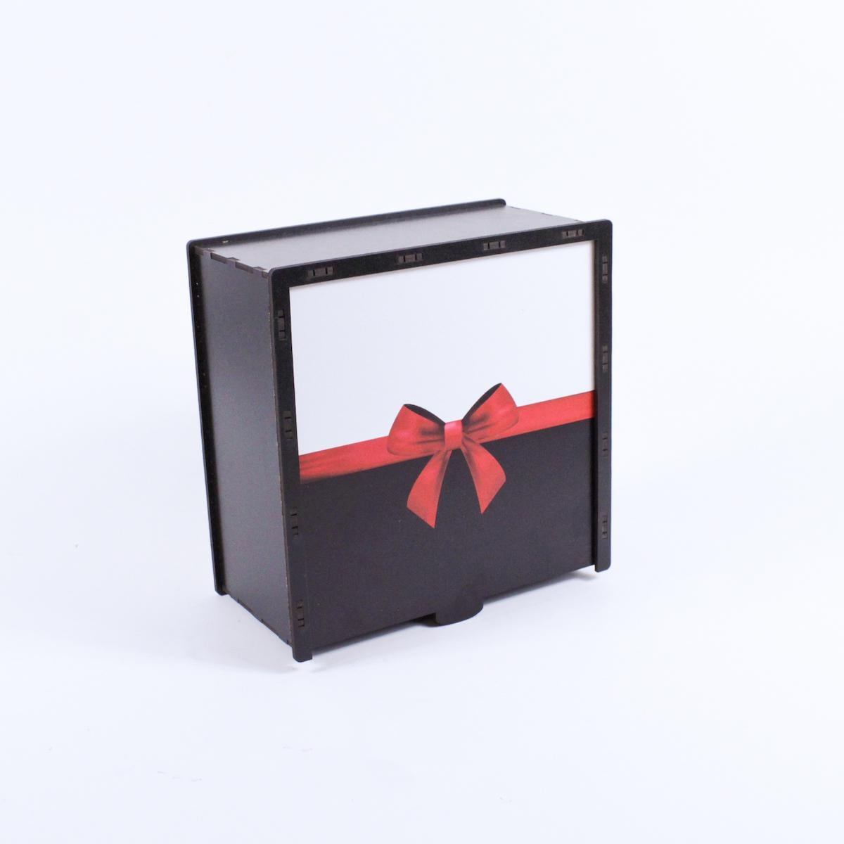 Коробка квадратна "Червоний бант" 2 на засув Чорний (4711)