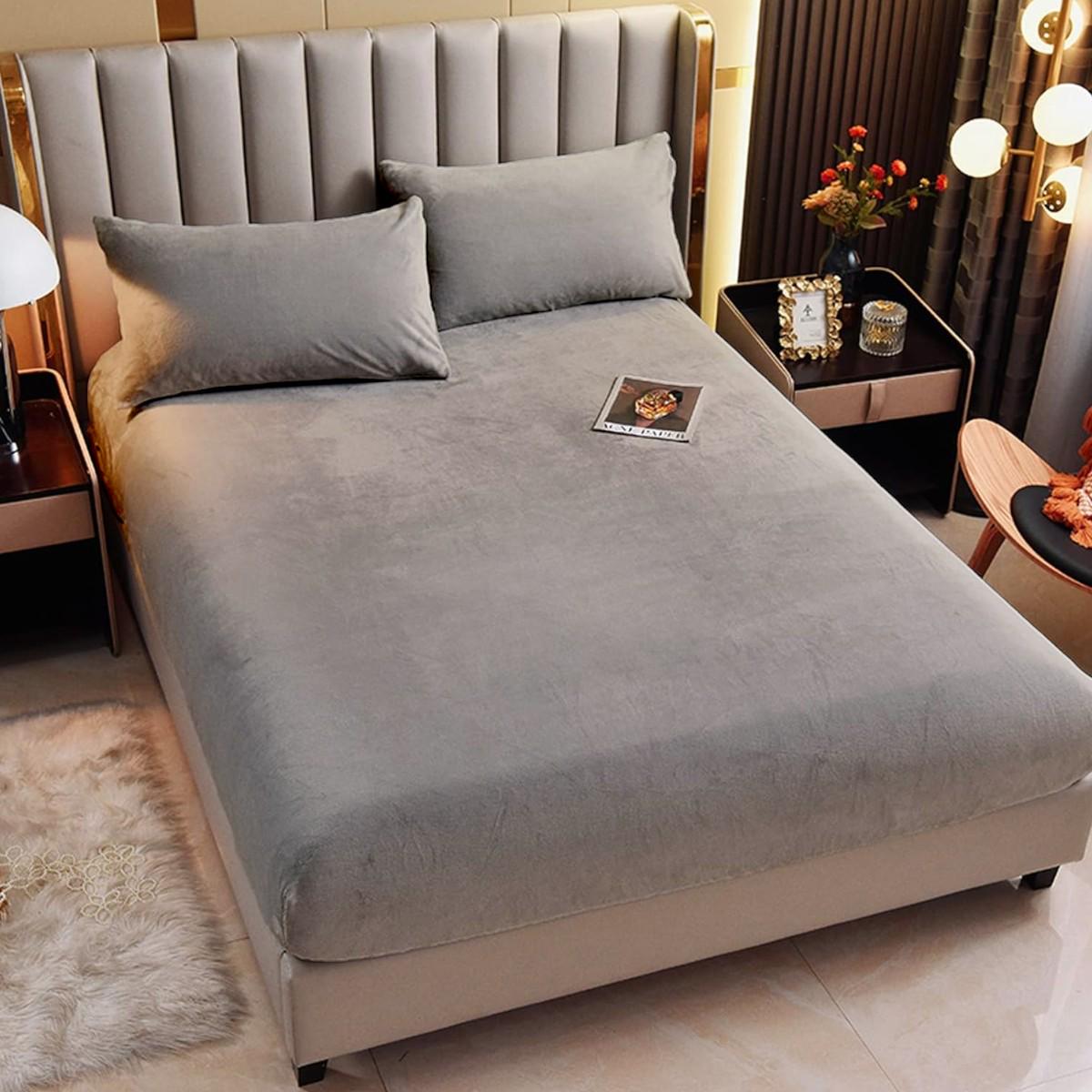 Простынь велюровая на резинке Koloco 180х200/25 см и 2 наволочки 50х70 см Светло-серый (41997) Простынь велюровая на резинке Koloco 180х200/25 см и 2 наволочки 50х70 см Светло-серый (41997)