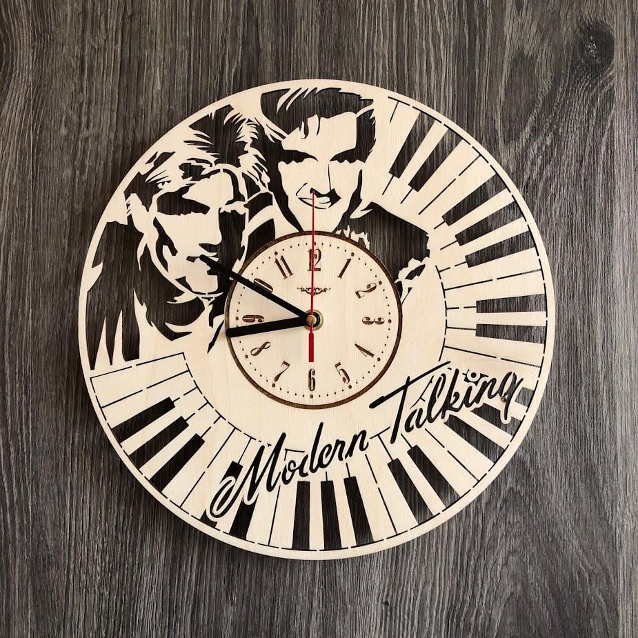 Часы бесшумные настенные из дерева Modern Talking