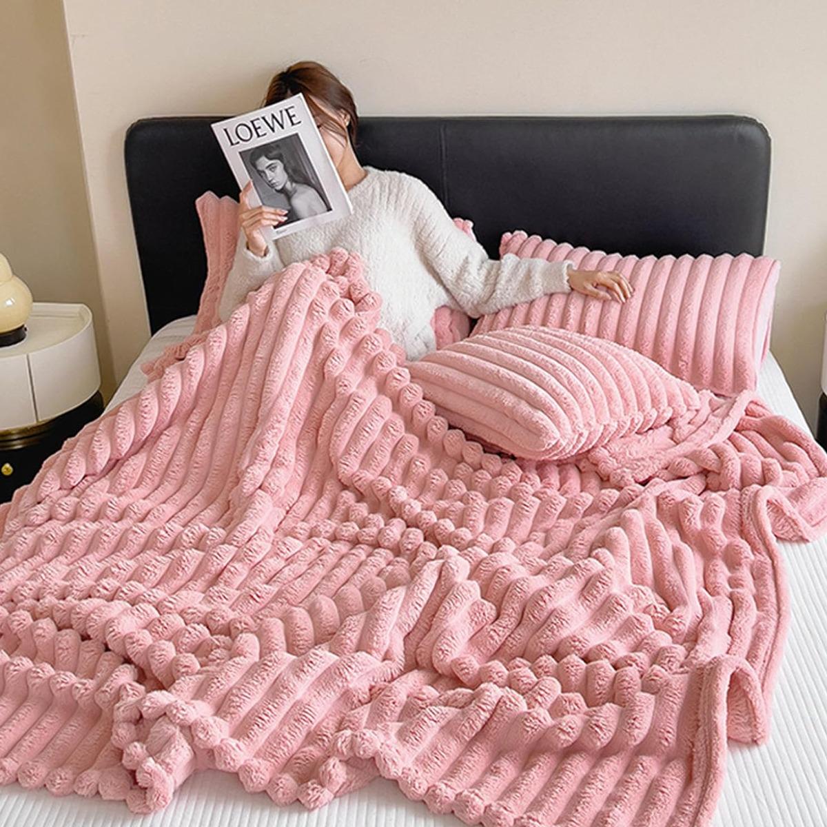 Набор плед с двумя подушками Koloco Королевский шарпей Розовый (40122) - фото 2 Набор плед с двумя подушками Koloco Королевский шарпей Розовый (40122) - фото 2