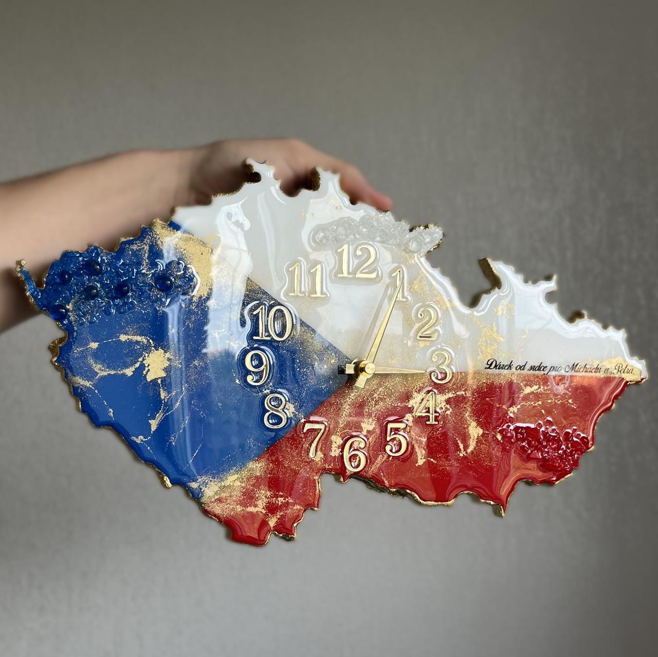 Часы настенные из эпоксидной смолы Карта Чехии 40х23 см