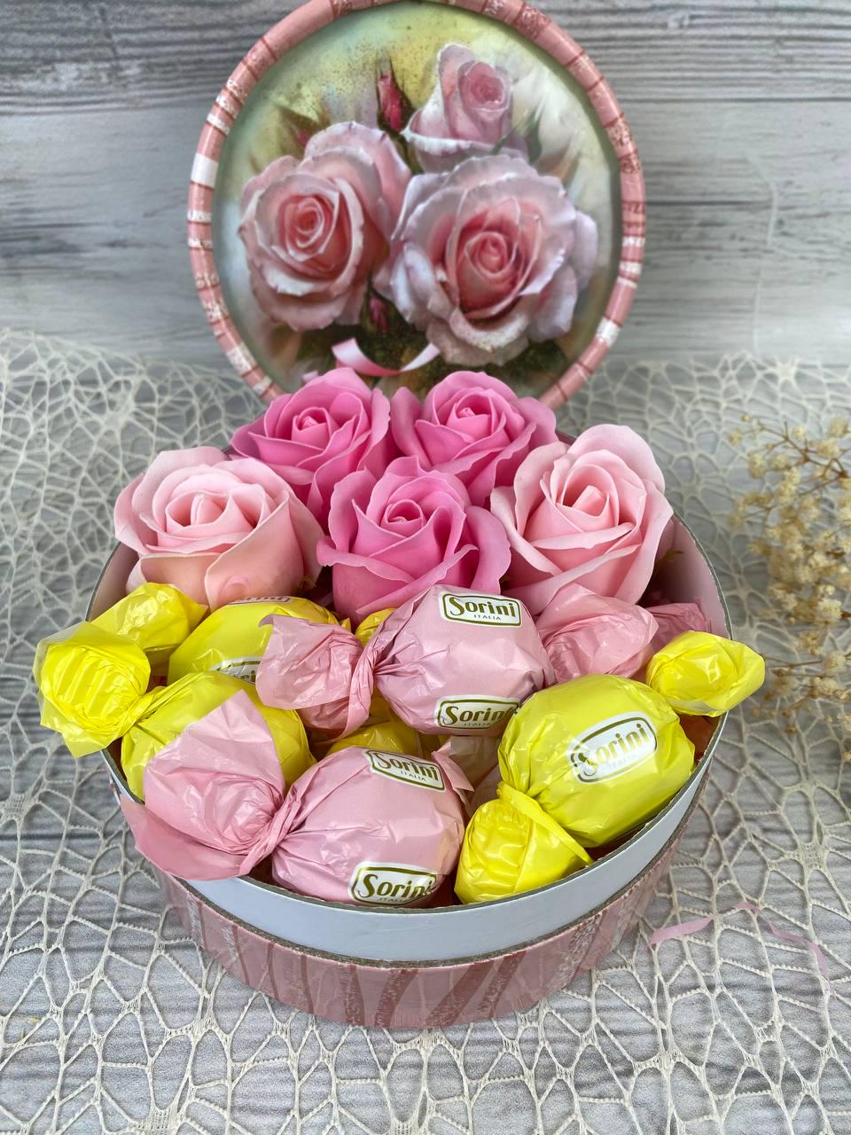 Подарунковий набір солодощів Pink Roses