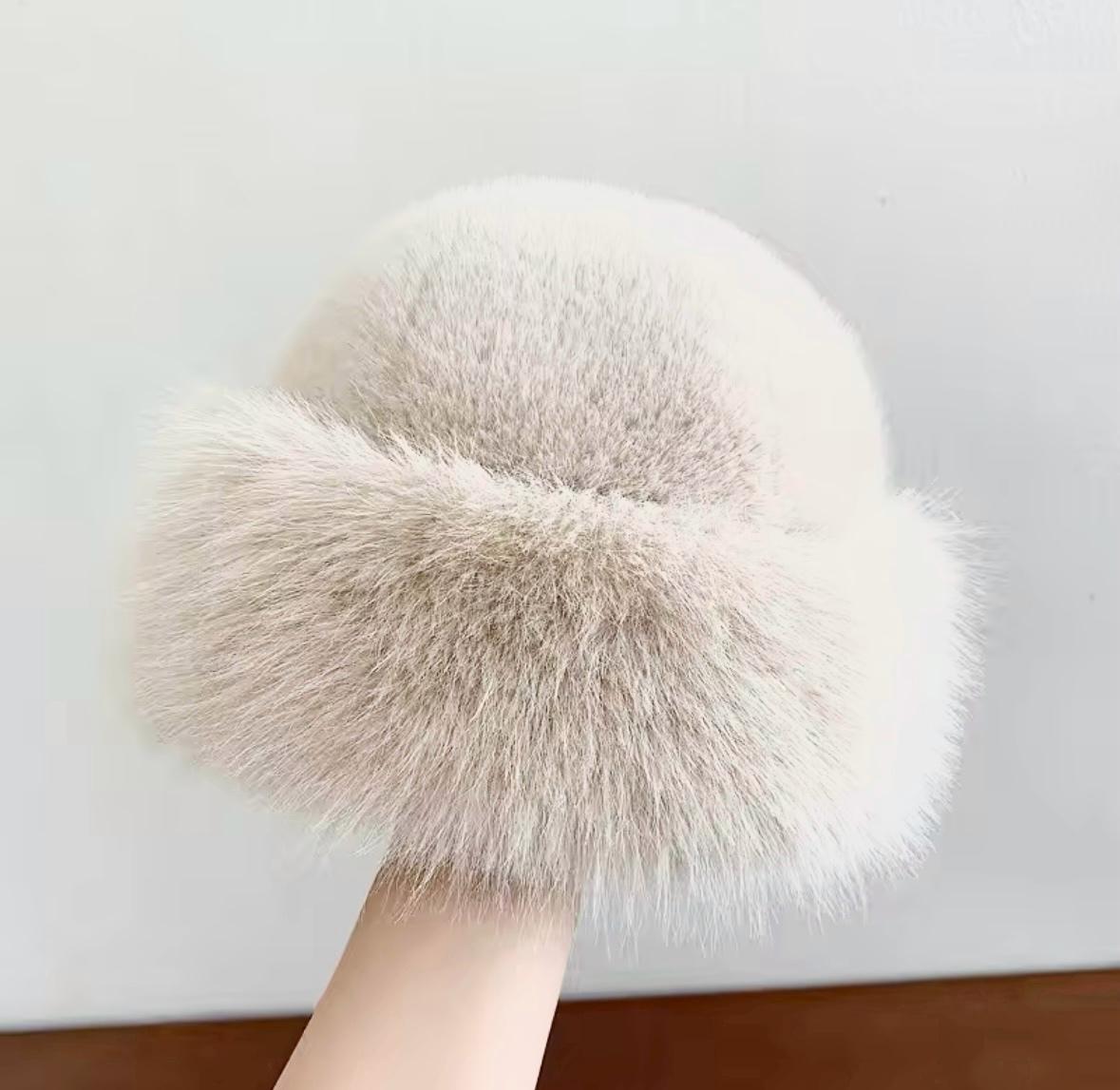 Шапка женская Wuke плюшевая one size Бежевый - фото 7 Шапка женская Wuke плюшевая one size Бежевый - фото 7