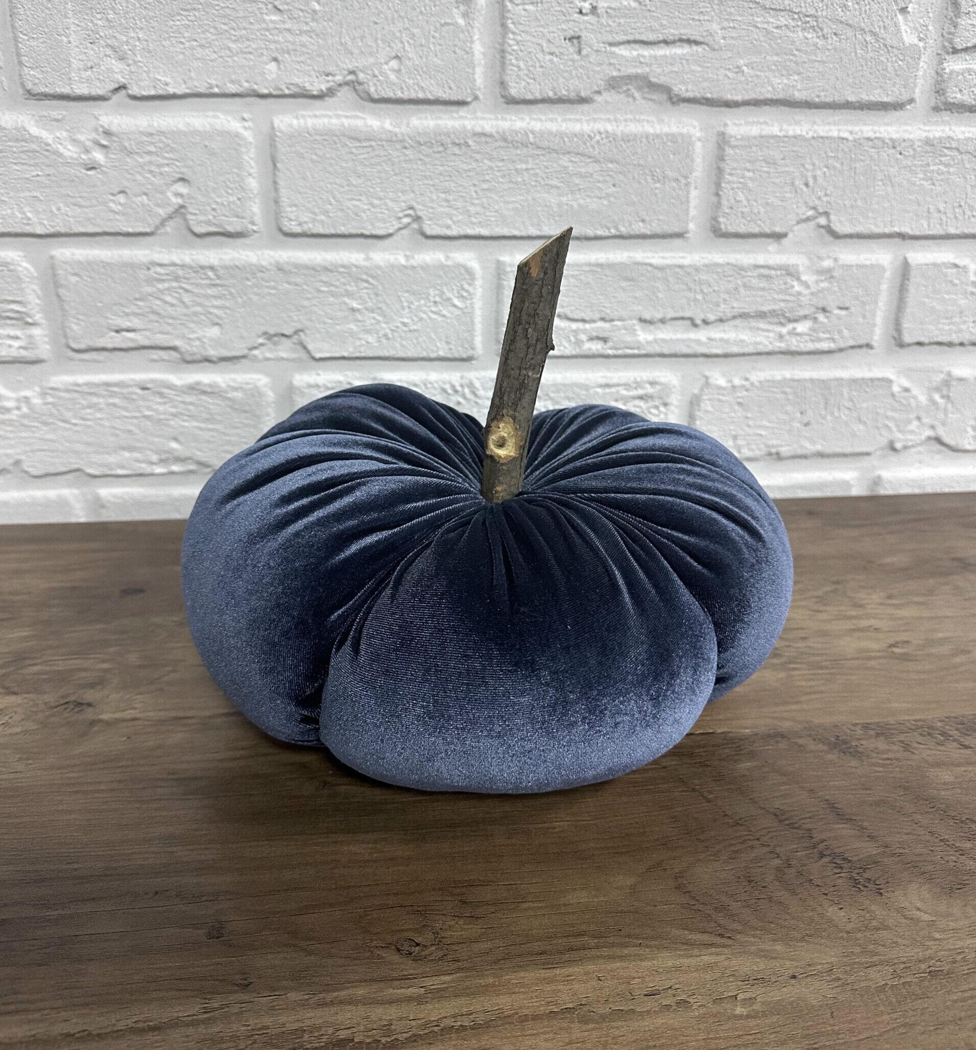 Подушка Comfort Home тыква с декором велюровая мерцающая Ø 45 см - фото 1