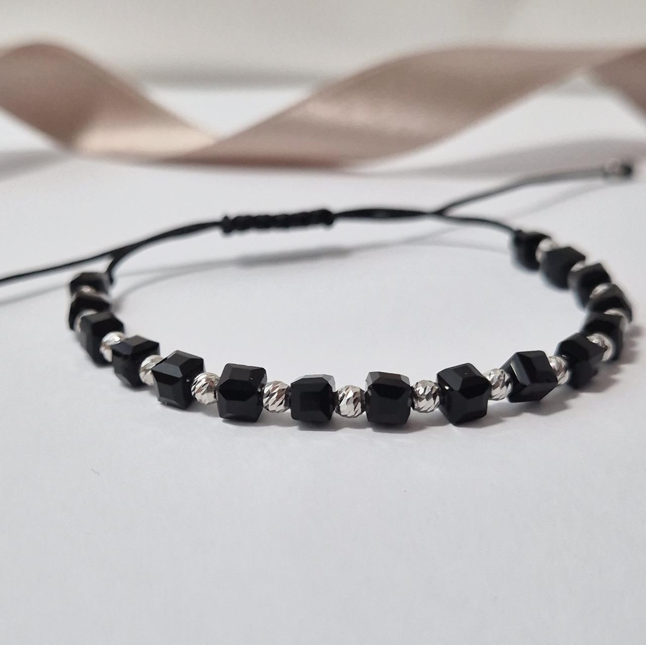 Шнурок на руку шелковый с шариками и ониксом серебро 925 пробы родированное 3,34 г (6735)