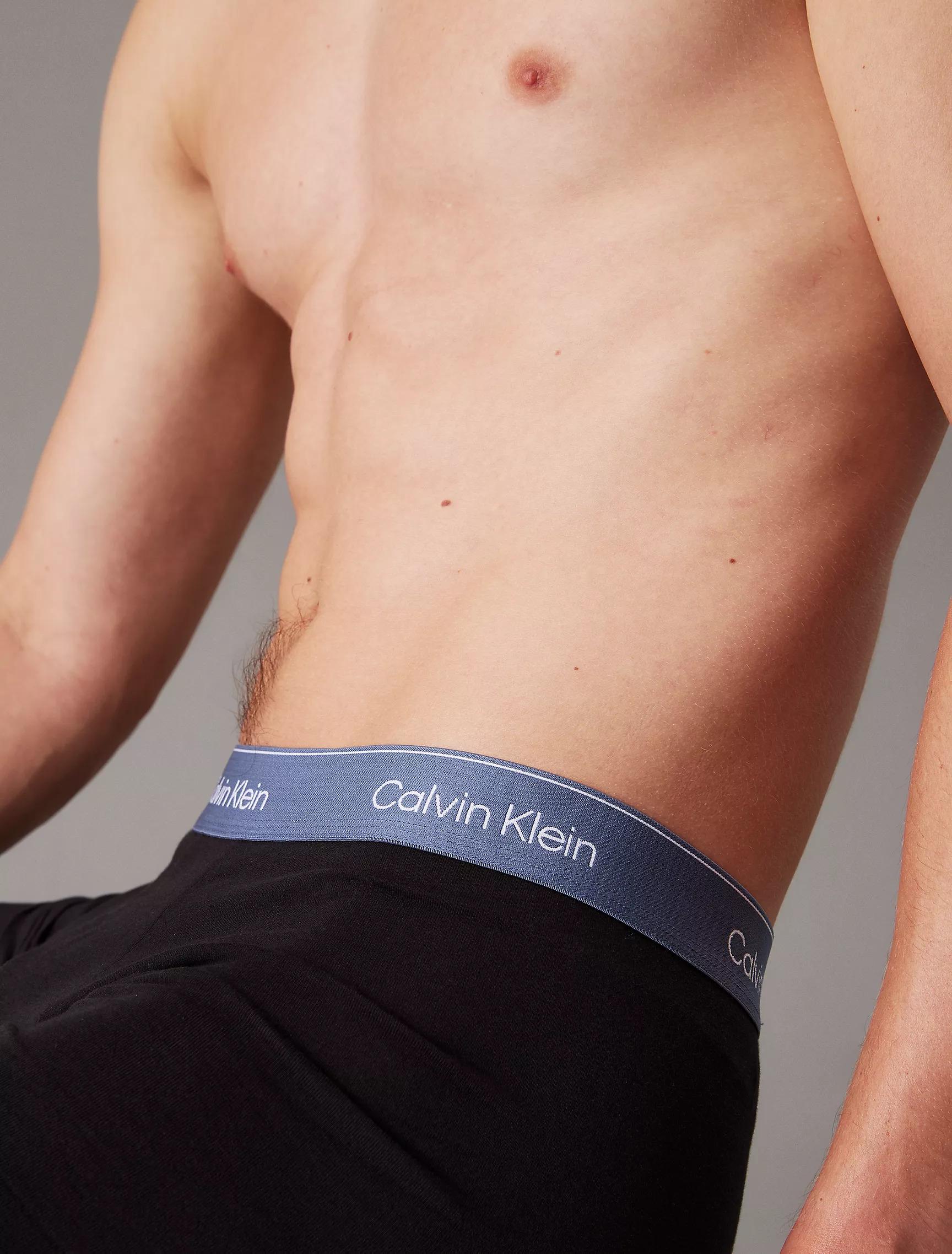 Набір трусів боксери Calvin Klein M 5 шт. Чорний (CK-122) - фото 4 Набір трусів боксери Calvin Klein M 5 шт. Чорний (CK-122) - фото 4