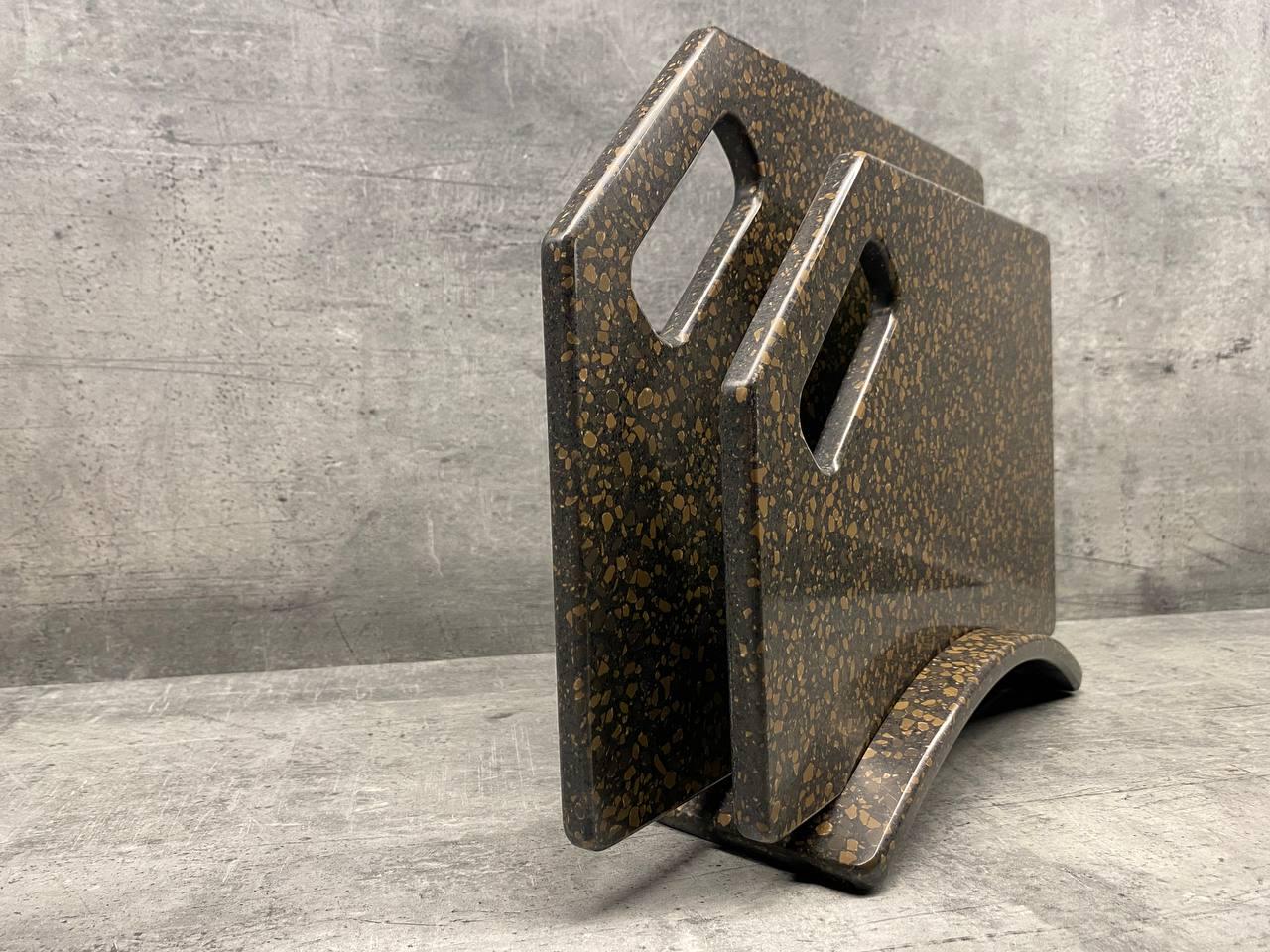 Набір дошок кухонних Rembrandt Desertcastle зі штучного акрилового каменю на підставці 2 шт. - фото 2 Набір дошок кухонних Rembrandt Desertcastle зі штучного акрилового каменю на підставці 2 шт. - фото 2