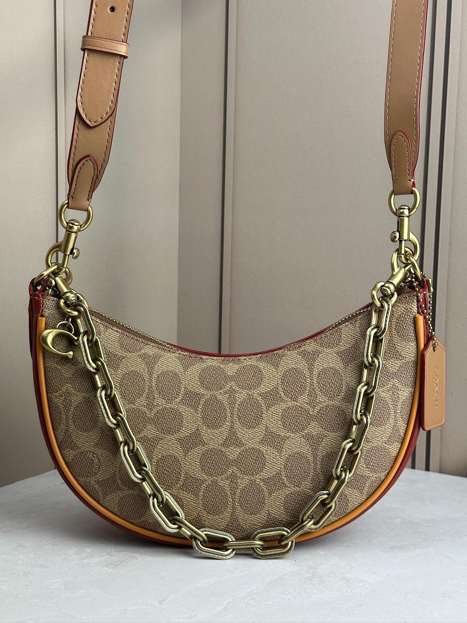 Сумка женская через плечо Coach Mira 24 с кожаным клипсовым замком