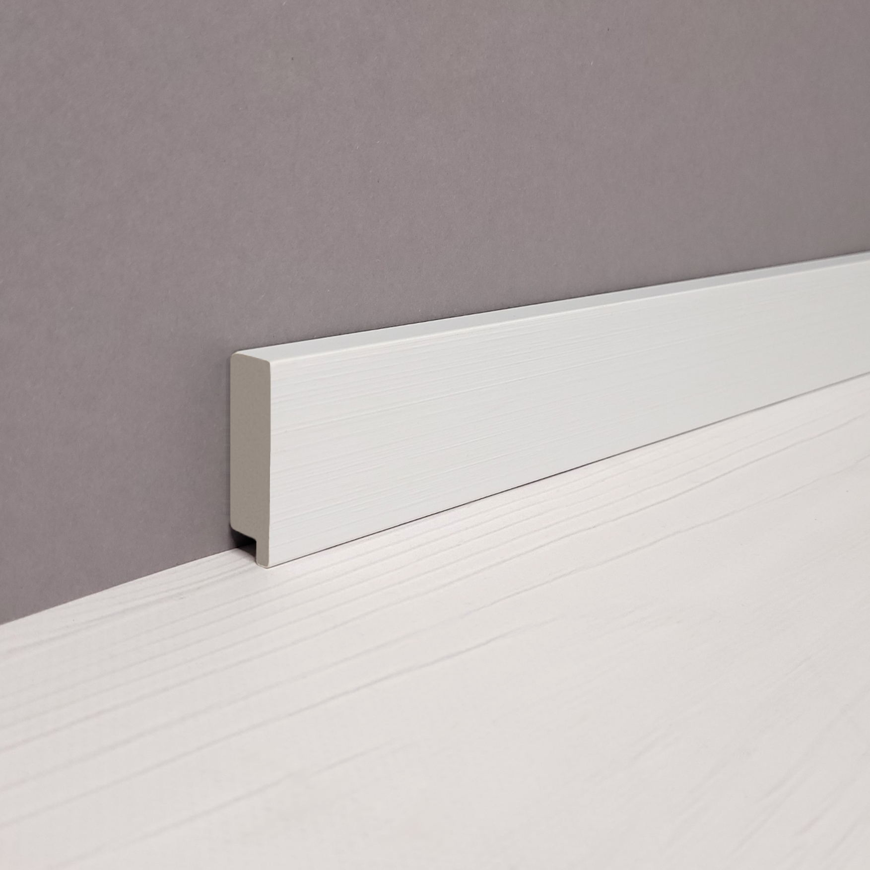 Плинтус дюрополимерный 43х12х2900 мм Белое дерево (4312-5004-3T)