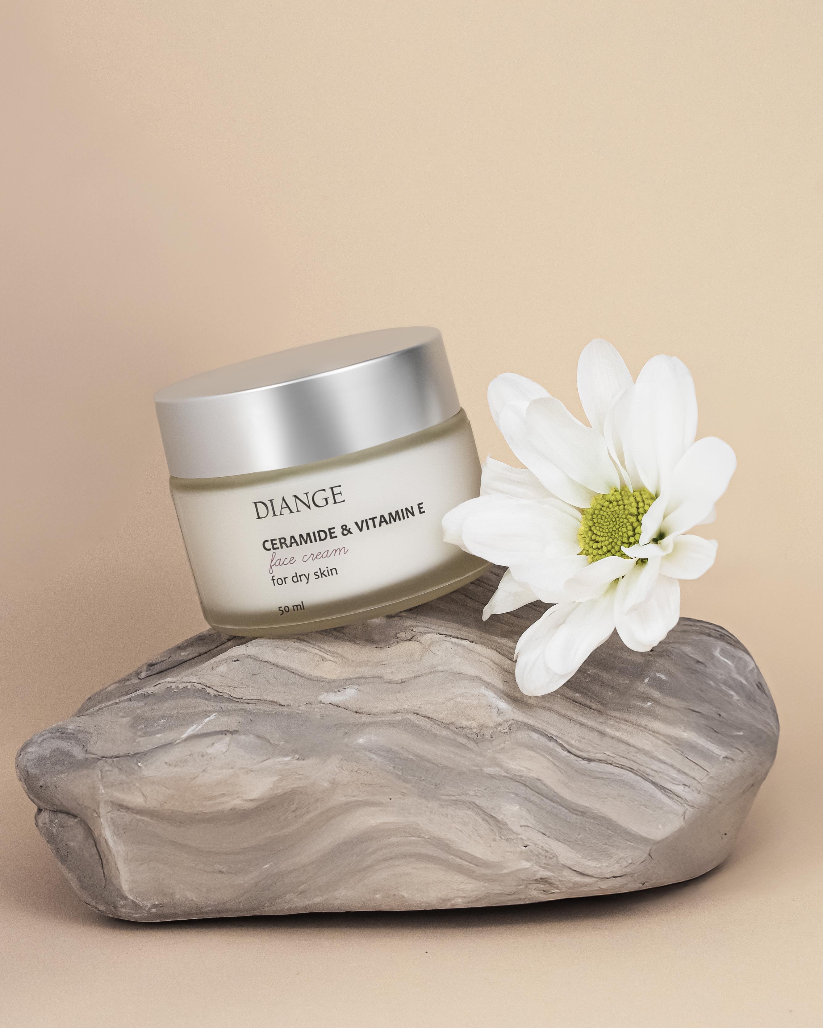 Крем с церамидом и витамином Е для сухой кожи CERAMIDE & VITAMIN E 50 мл