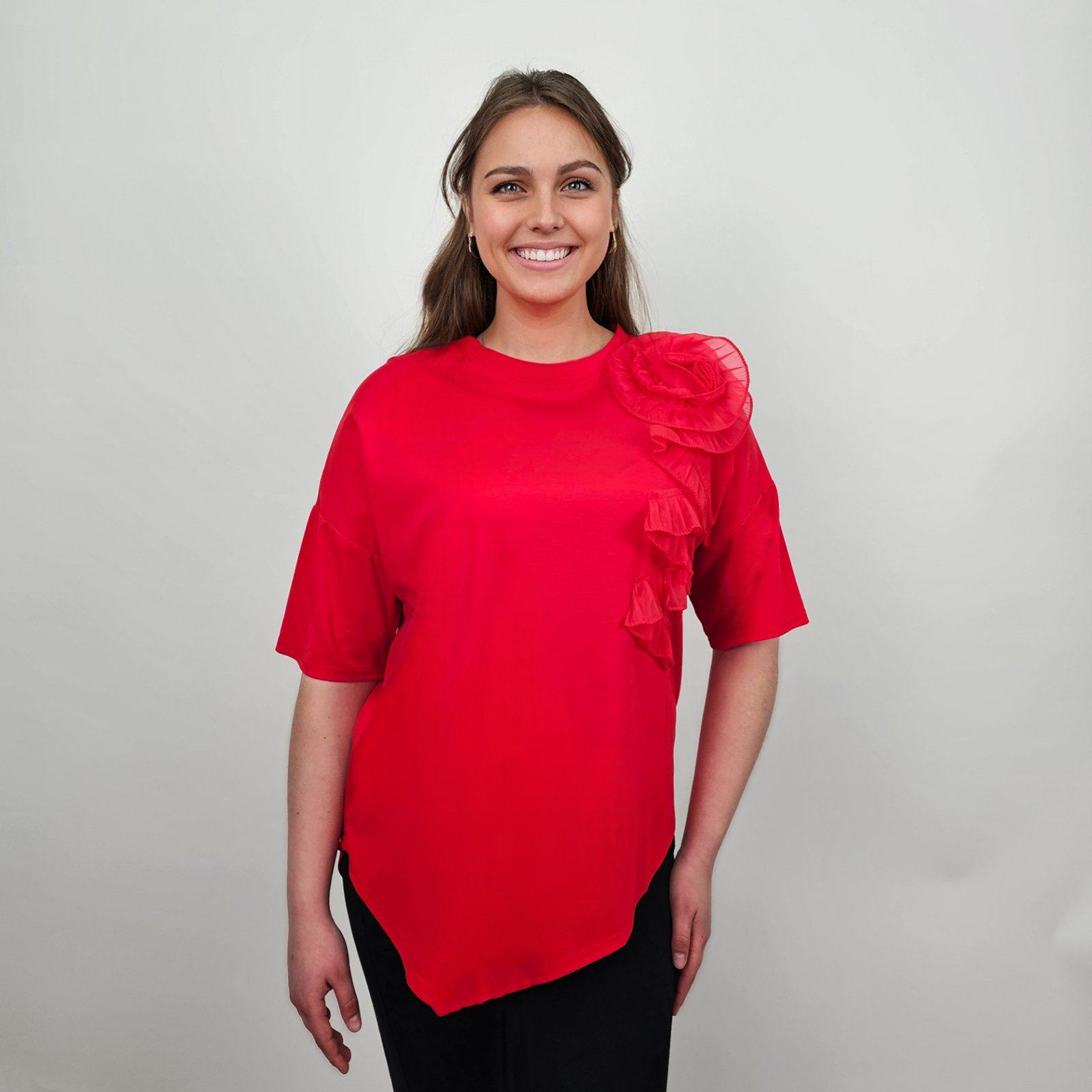 Футболка жіноча з об’ємною квіткою XL Червоний (26057762) - фото 1 Футболка жіноча з об’ємною квіткою XL Червоний (26057762) - фото 1