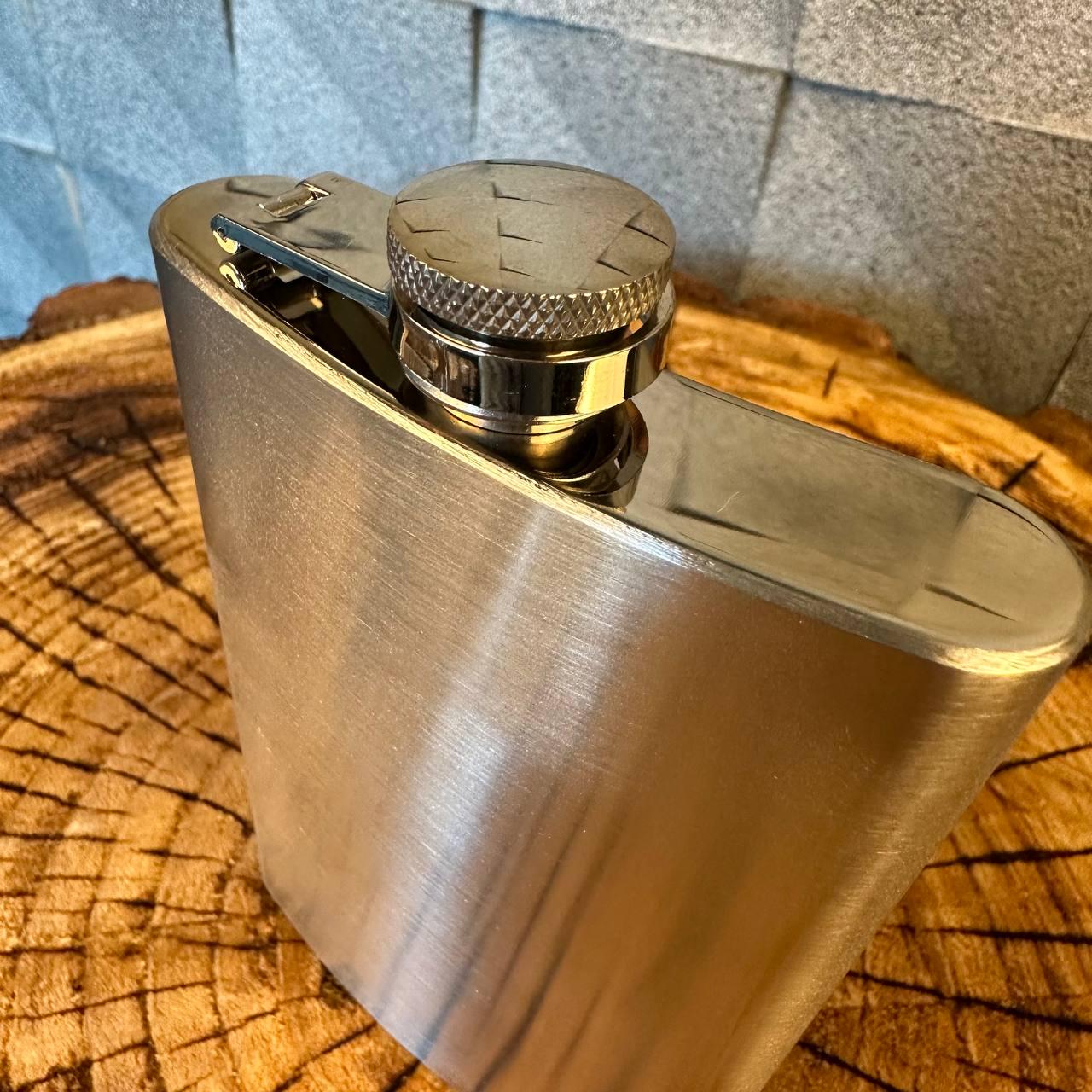 Набор фляга для алкоголя и 4 рюмки под гравировку в подарочной коробке - фото 4 Набор фляга для алкоголя и 4 рюмки под гравировку в подарочной коробке - фото 4