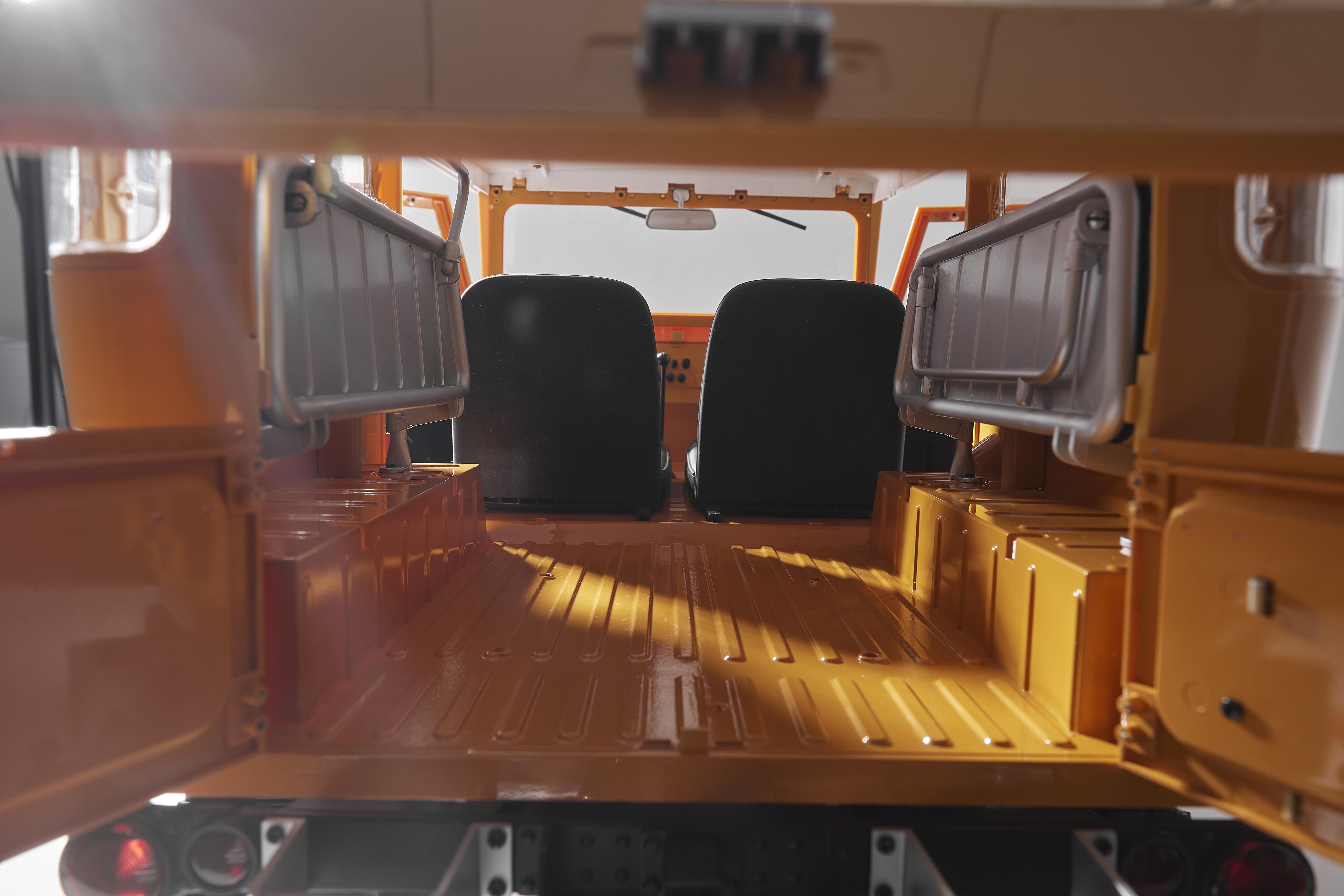 Машинка на радиоуправлении FMS 1:10 Toyota Land Cruiser FJ40 RS Yellow - фото 17 Машинка на радиоуправлении FMS 1:10 Toyota Land Cruiser FJ40 RS Yellow - фото 17