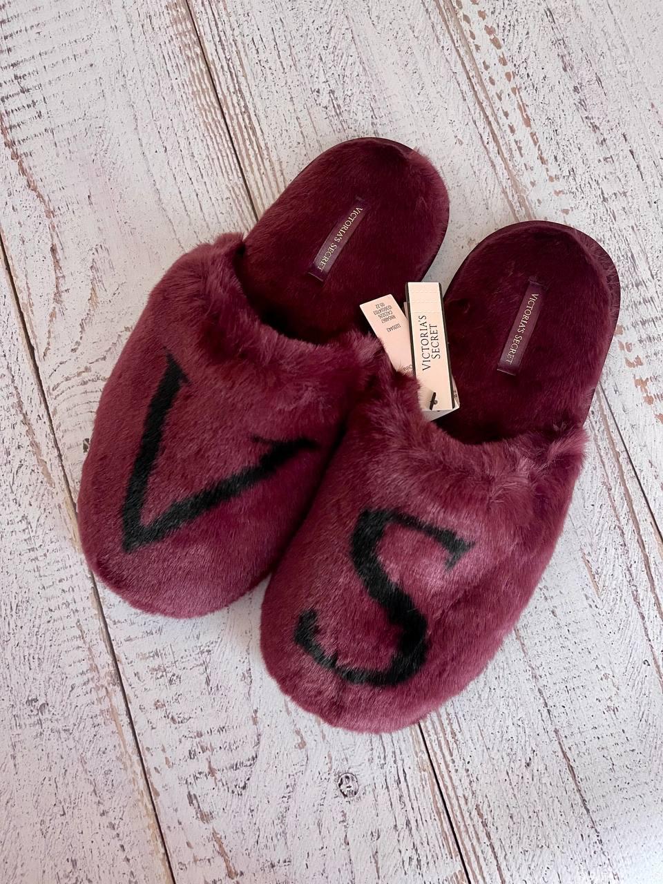 Тапочки домашние женские меховые Victoria's Secret Closed Toe Faux Fur Slipper Kir с логотипом Бордовый - фото 6