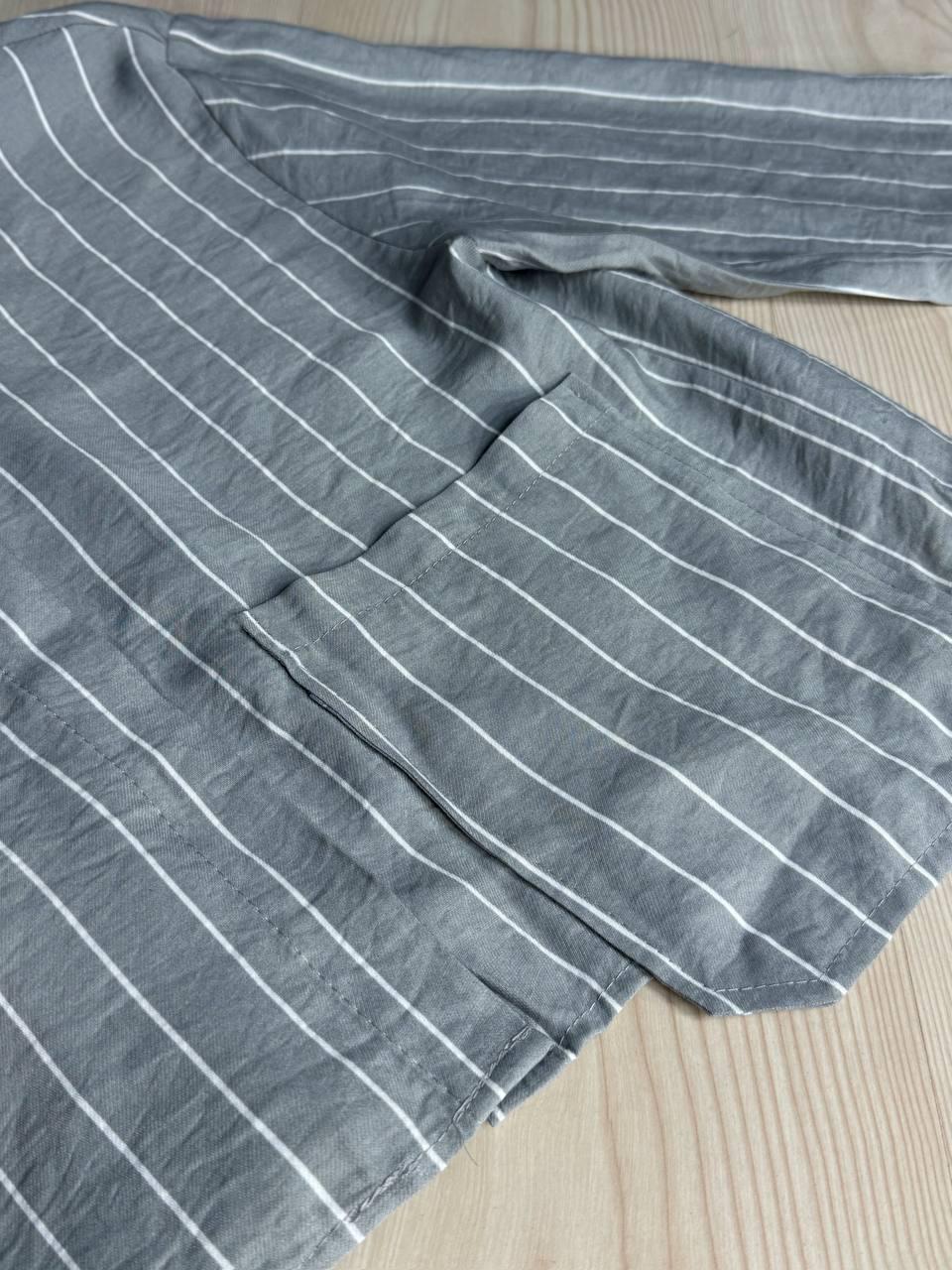 Сорочка жіноча MIX RAY 4447 укорочена з кишенею у тонку смужку M Сірий (1401) - фото 3 Сорочка жіноча MIX RAY 4447 укорочена з кишенею у тонку смужку M Сірий (1401) - фото 3