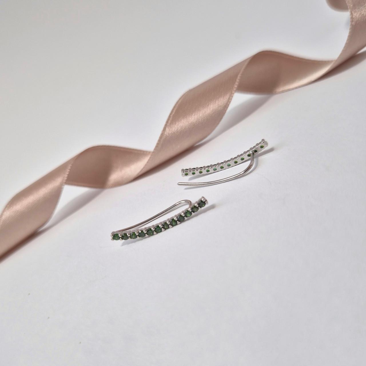 Сережки каффи доріжка із зеленими каменями срібло 925 проби родоване 1,27 г (лк0441рз) - фото 5 Сережки каффи доріжка із зеленими каменями срібло 925 проби родоване 1,27 г (лк0441рз) - фото 5