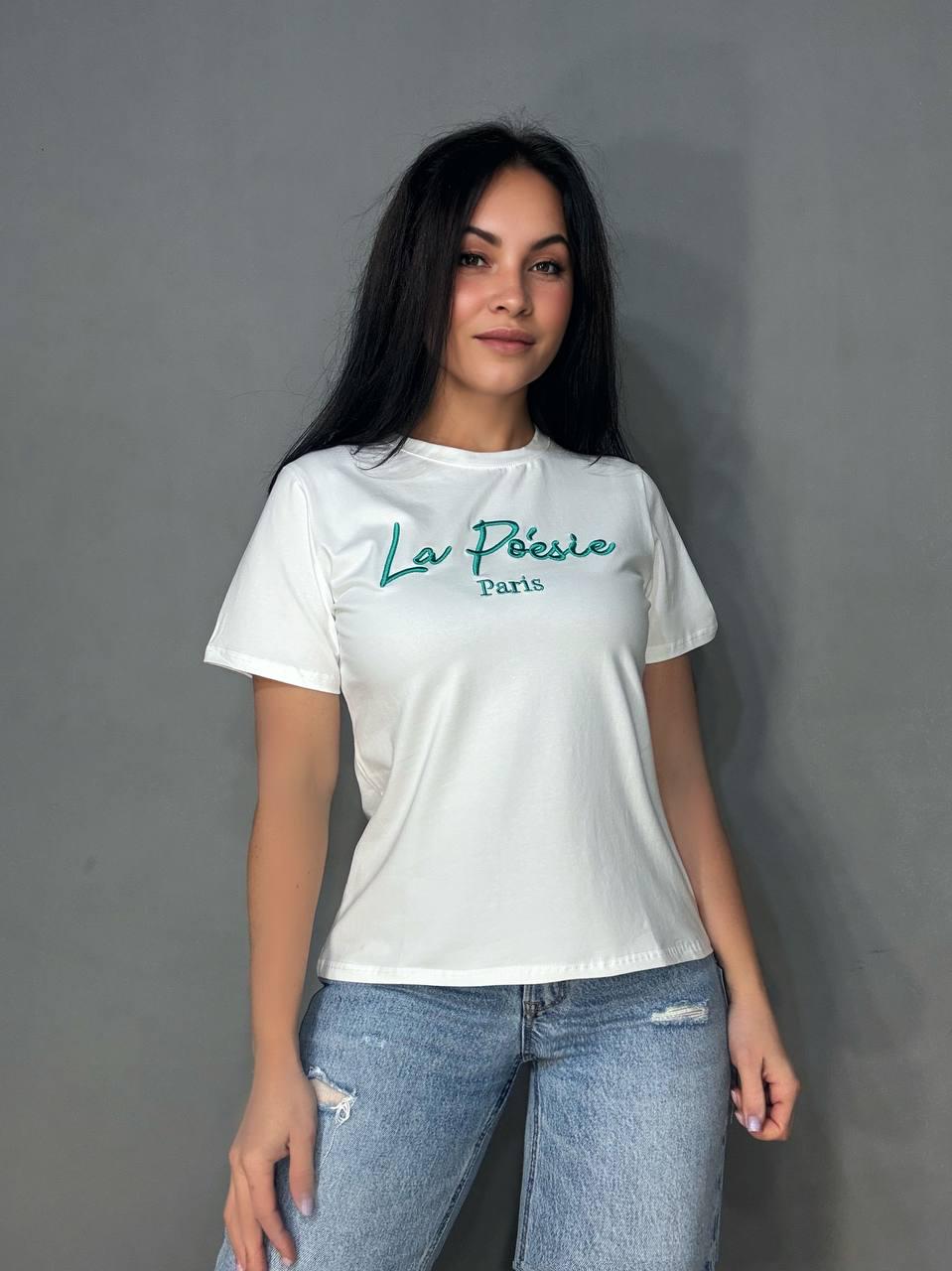 Футболка жіноча A-N 30103 базова з вишивкою La Poésie Paris однотонна OS Білий (6211)