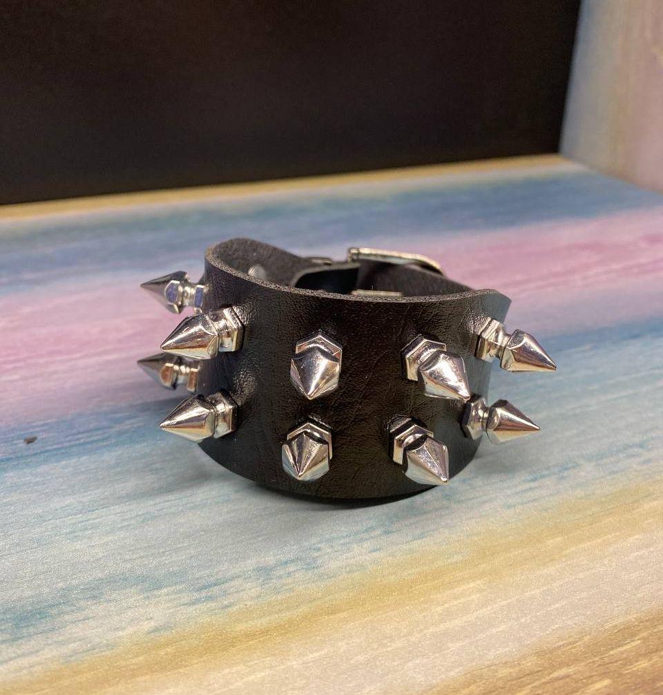 Браслет из экокожи PG06128 с шипами двойной 23 см (14244822)
