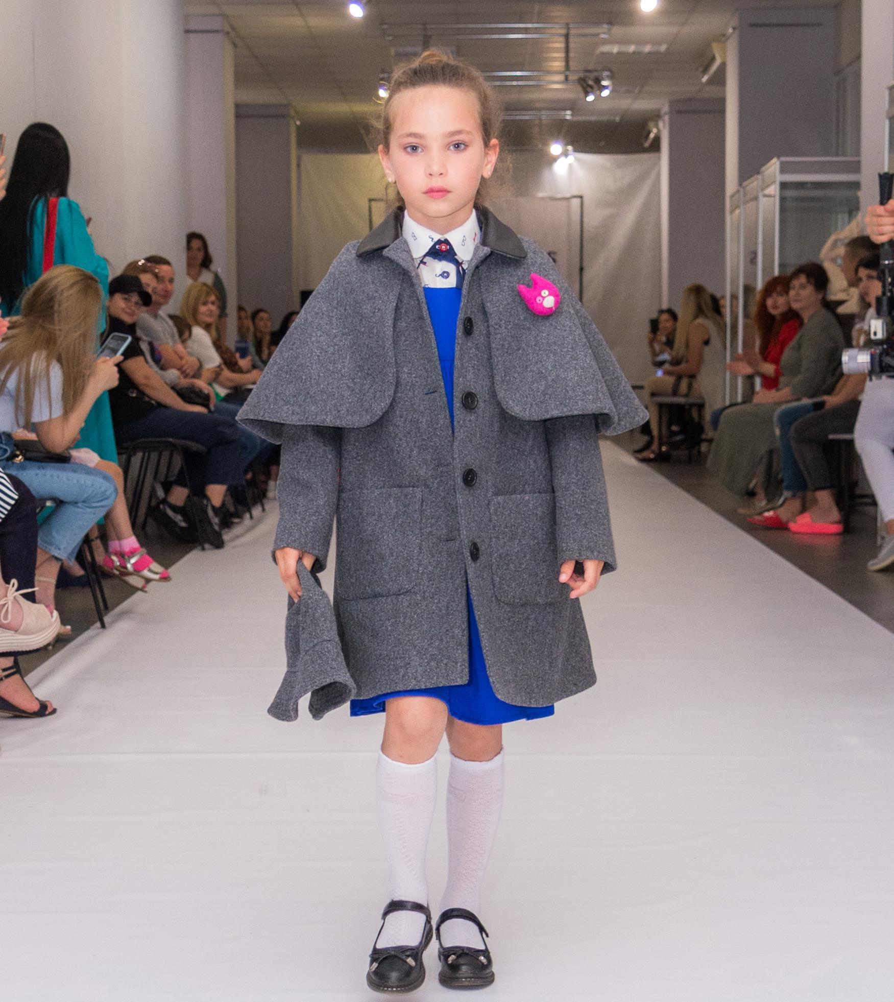 Пальто дитяче для дівчинки демісезонне з пелериною 122-128 см Сірий (PGr/122-128) - фото 5 Пальто дитяче для дівчинки демісезонне з пелериною 122-128 см Сірий (PGr/122-128) - фото 5