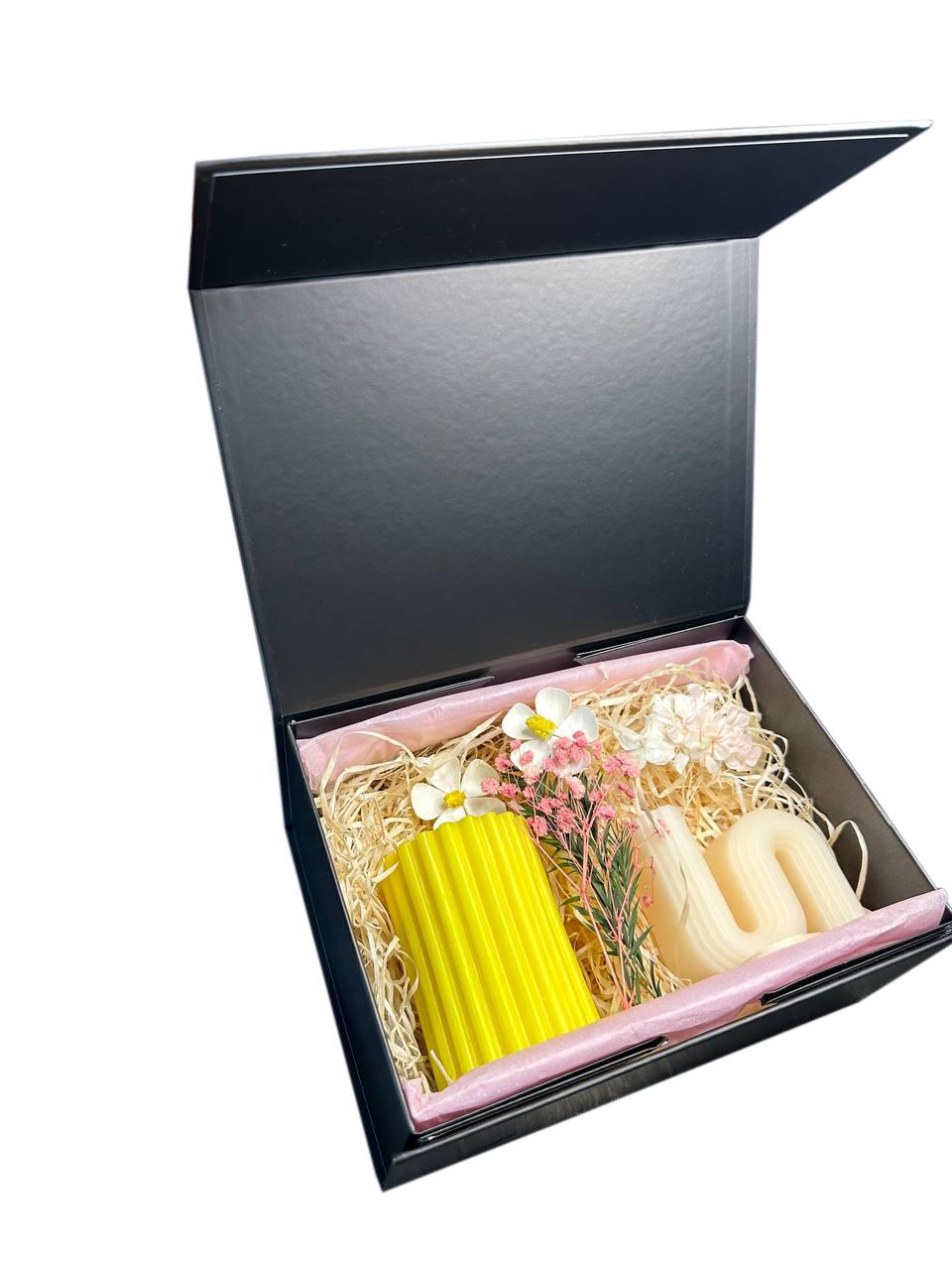 Набор аромасвечей подарочный с сухоцветами в коробке с бантом 2 шт. черный (ST0251)