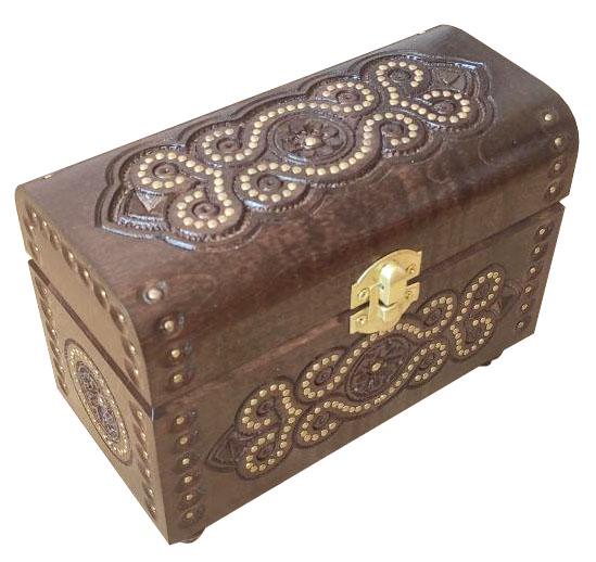 Шкатулка резная инкрустированная гвоздями 8х16 см (00060)