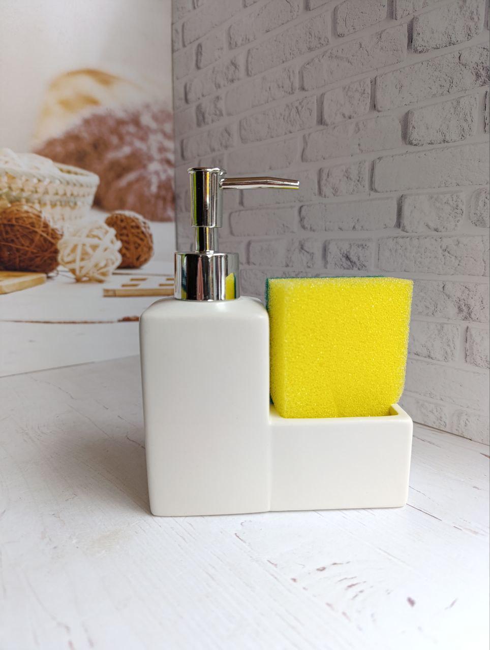 Дозатор для миючого засобу Elisey Дотик чистоти кераміка 6х13х16,5 см Білий (9190-032) Дозатор для миючого засобу Elisey Дотик чистоти кераміка 6х13х16,5 см Білий (9190-032)