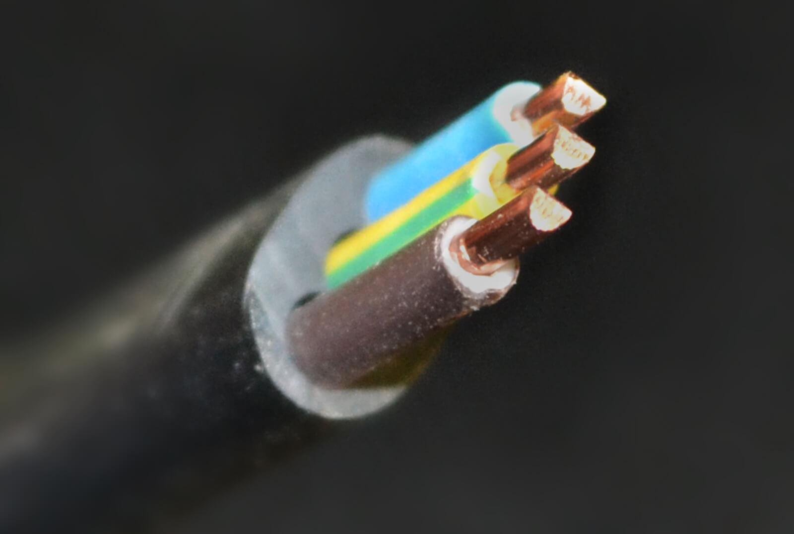 Кабель СКЗ ВВГ нг-П ГОСТ медь 3х1,5 мм2 50 м Черный (C5-8267/50) - фото 2 Кабель СКЗ ВВГ нг-П ГОСТ медь 3х1,5 мм2 50 м Черный (C5-8267/50) - фото 2