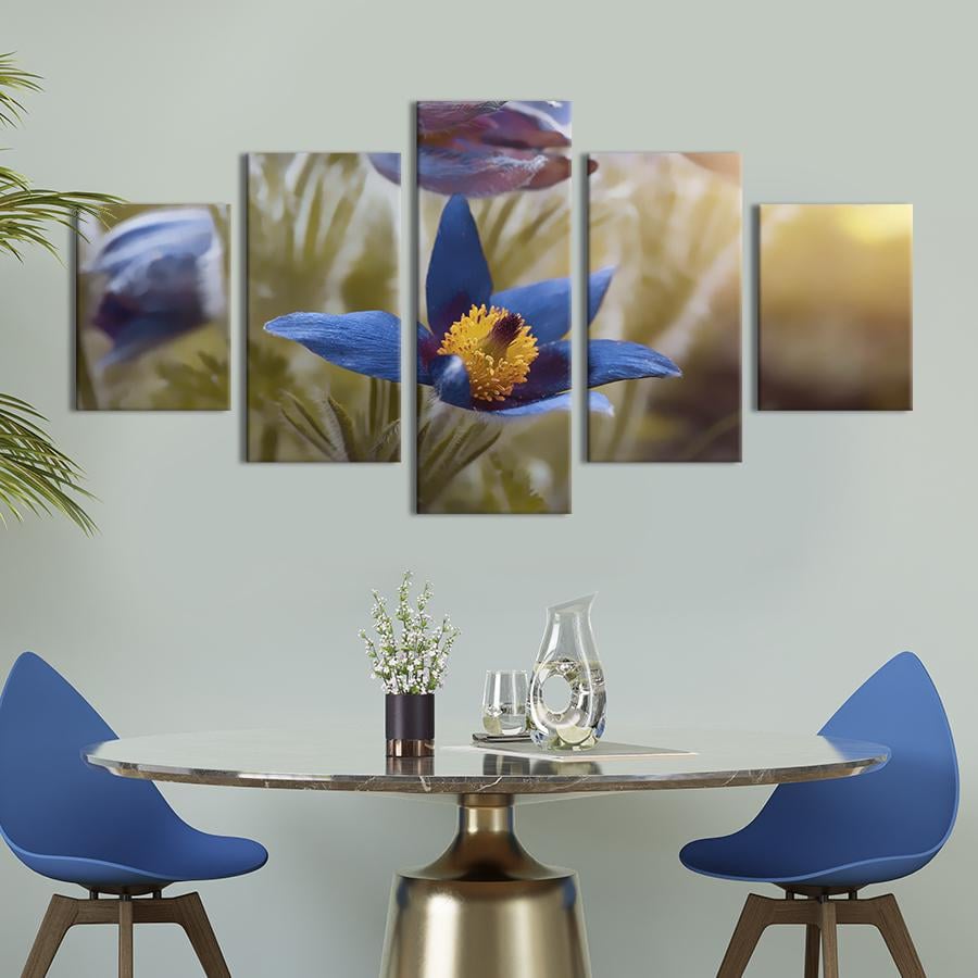 Картина на холсте Редкие цветы сон-травы 112x54 см (835-52)