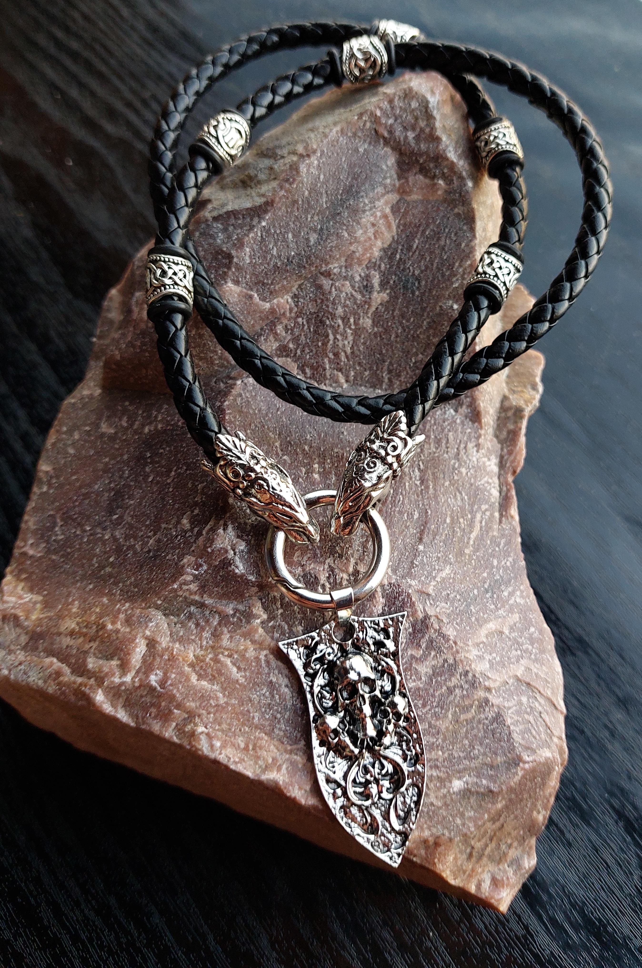 Колье шнур LITAURS с кулоном и металлическими вставками (250706)