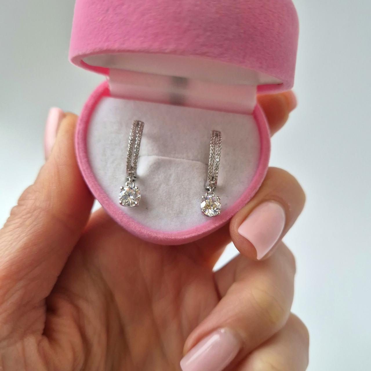 Сережки кільця 15 мм з підвіскою білий камінчик родоване срібло 925 проби 2,60 г (5075р) - фото 4 Сережки кільця 15 мм з підвіскою білий камінчик родоване срібло 925 проби 2,60 г (5075р) - фото 4