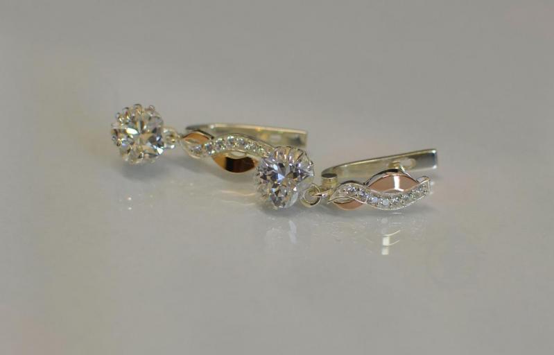 Серьги сердце Sil в руках 102s-5 Прозрачный (Sil-936)